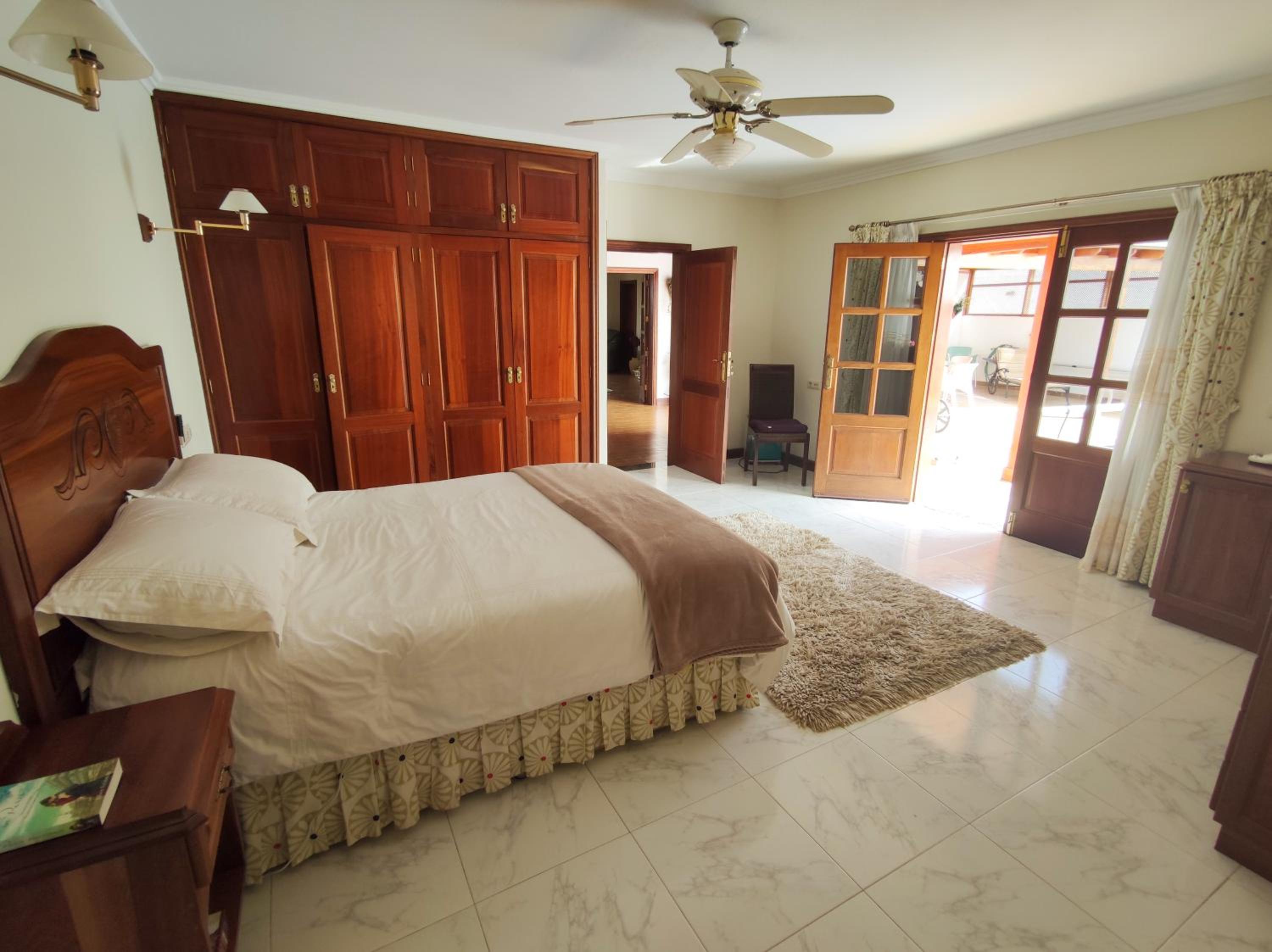 Villa de Tres Habitaciones