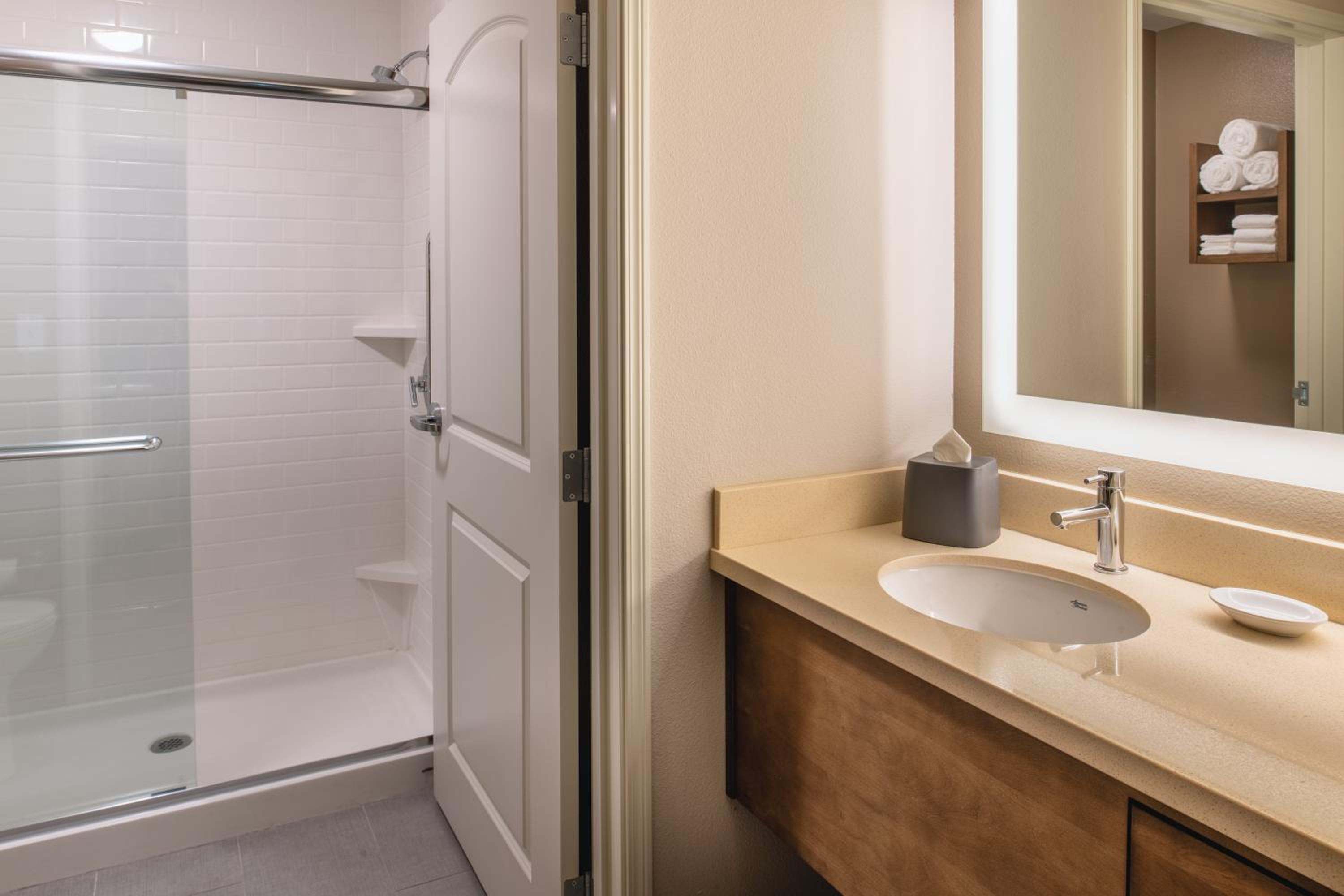 One-Bedroom King Suite - Photo 2