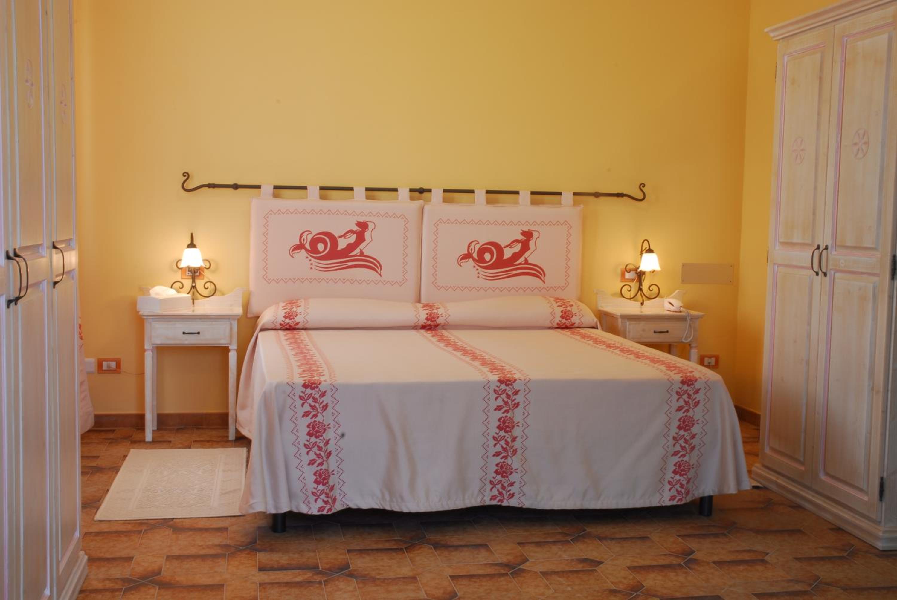 Double Room - Photo 6