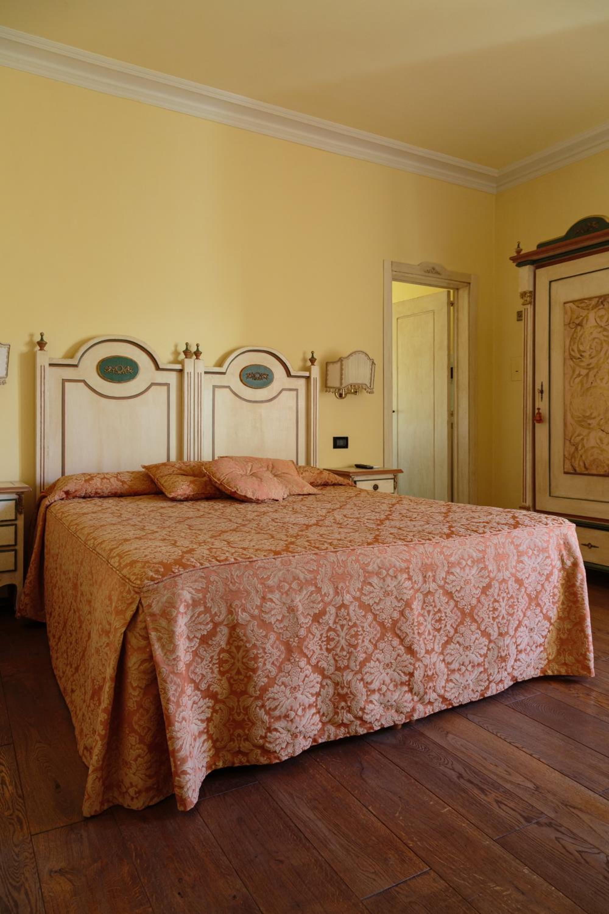 Double Room With Private Bathroom photo 2