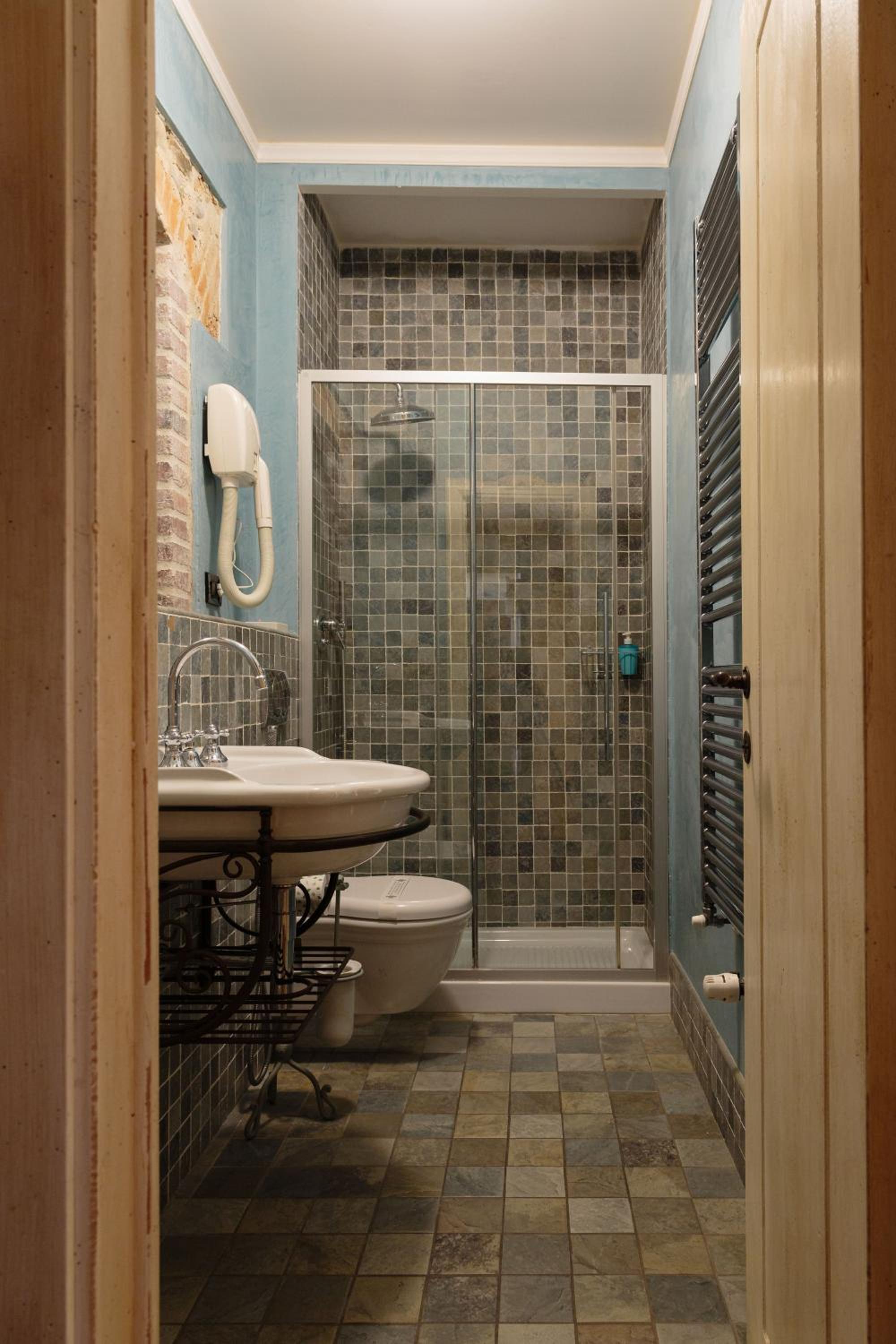 Double Room With Private Bathroom photo 3