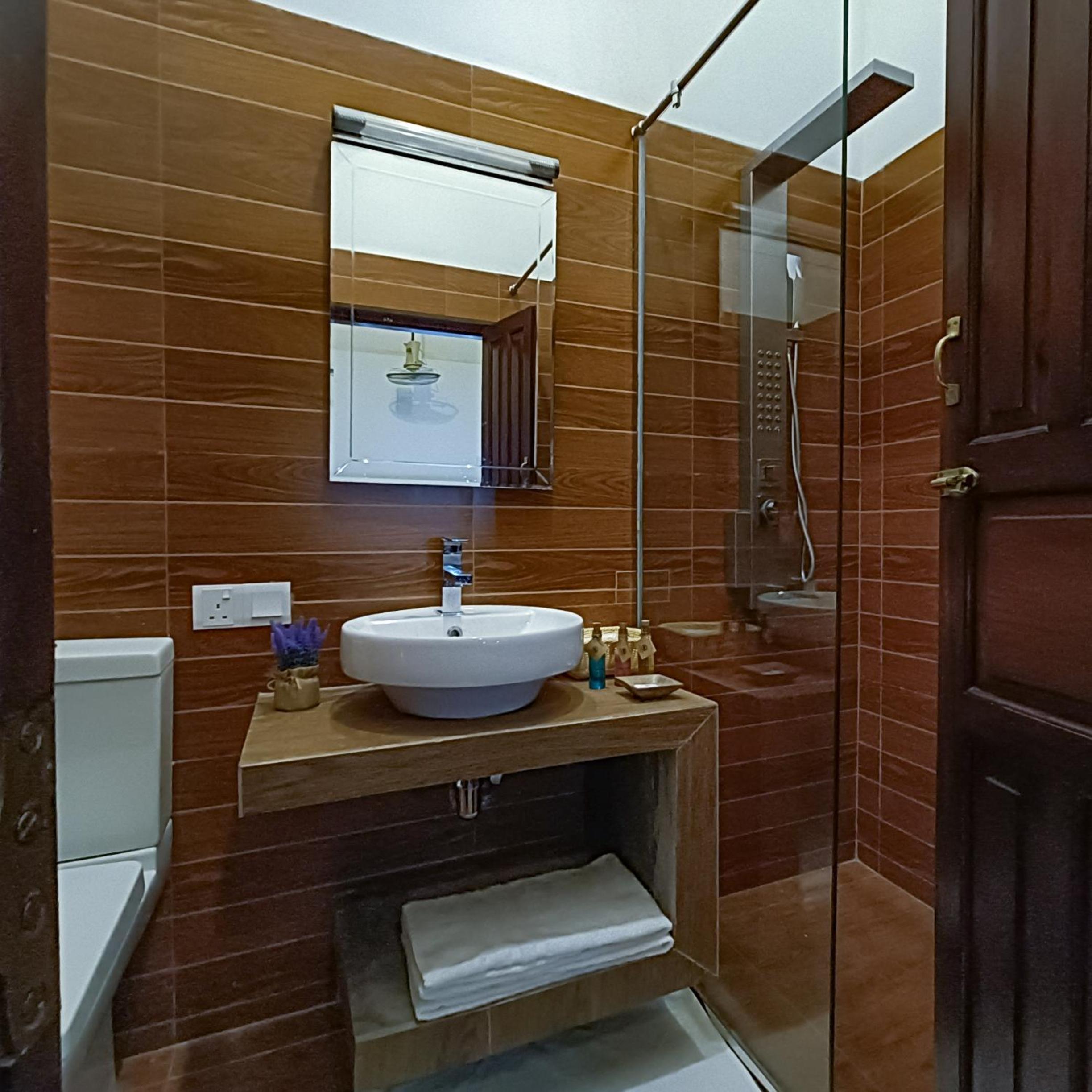 Deluxe Double Room with Balcony photo 2
