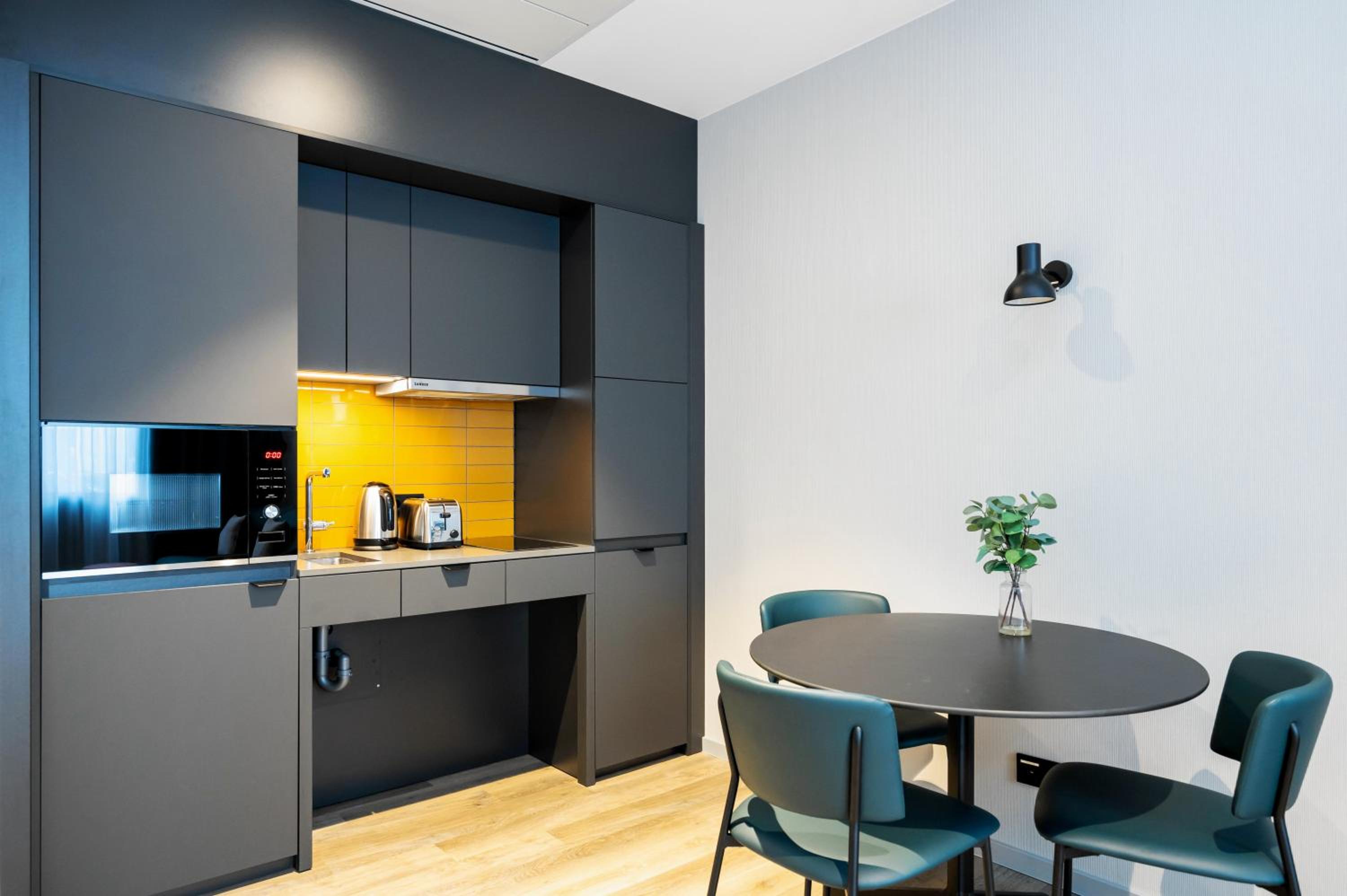 Accessible One Bed Apartment (sleeps 4) - Photo 3