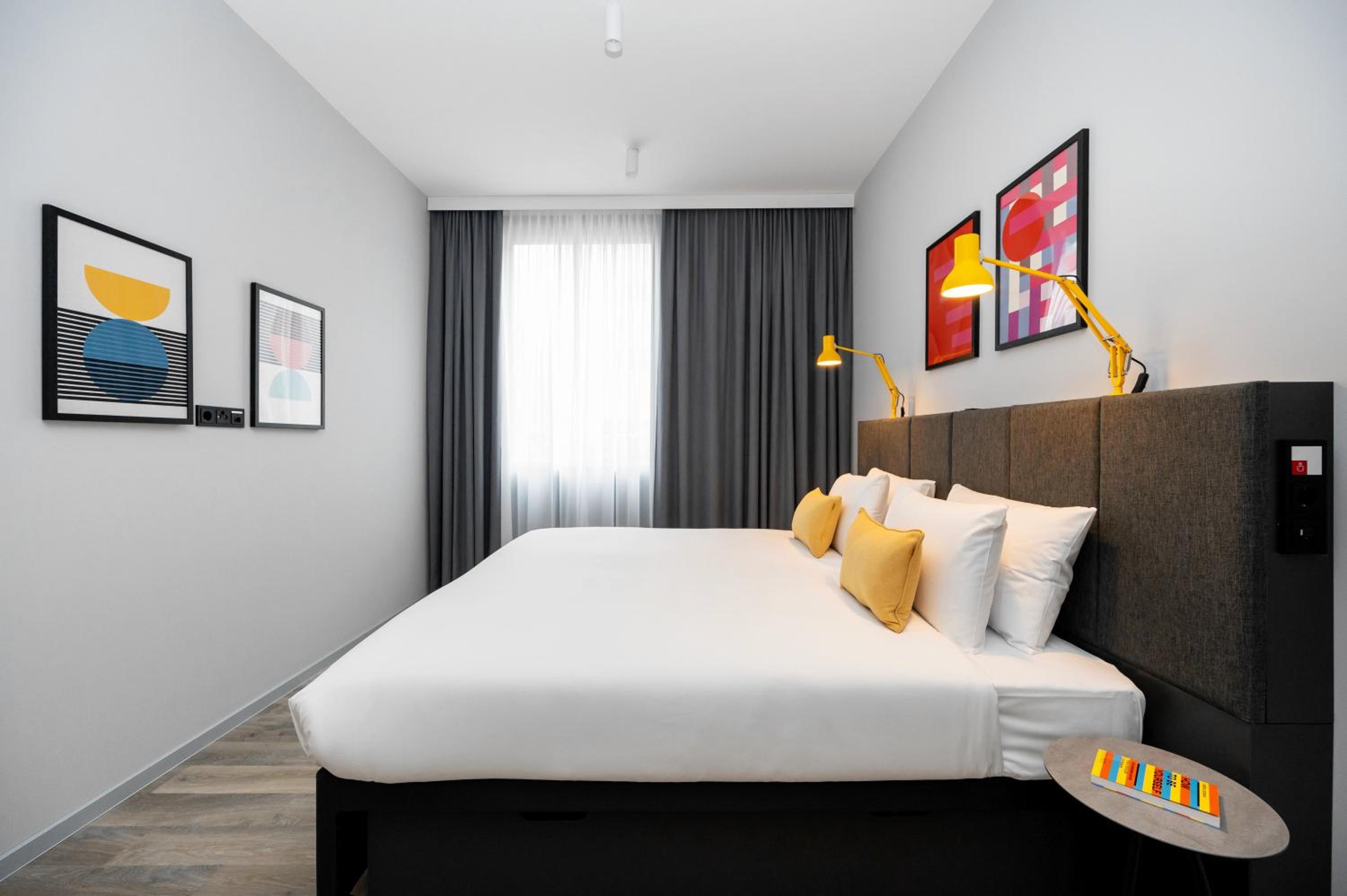 Accessible One Bed Apartment (sleeps 4) - Photo 8