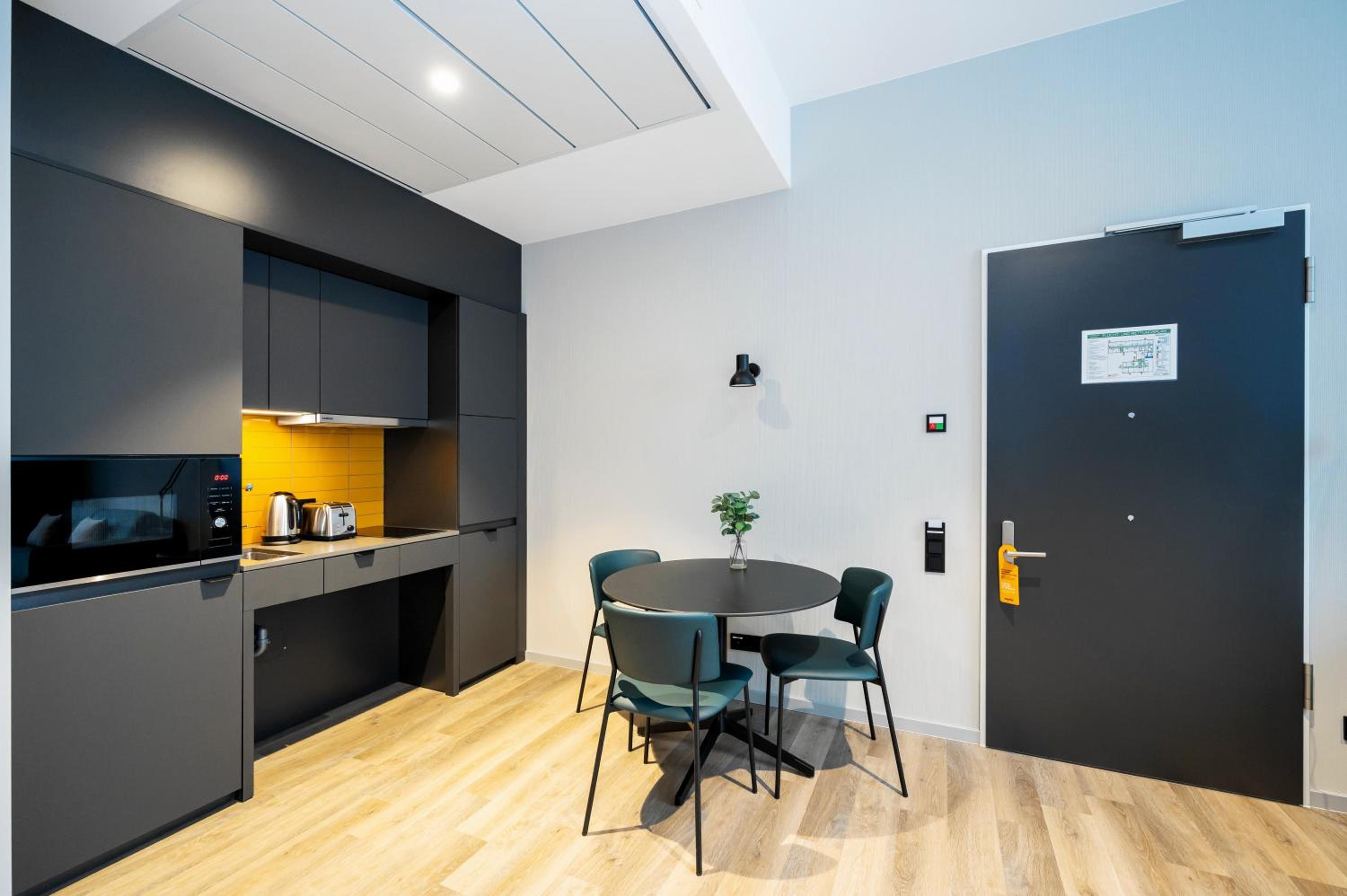 Accessible One Bed Apartment (sleeps 4) - Photo 2