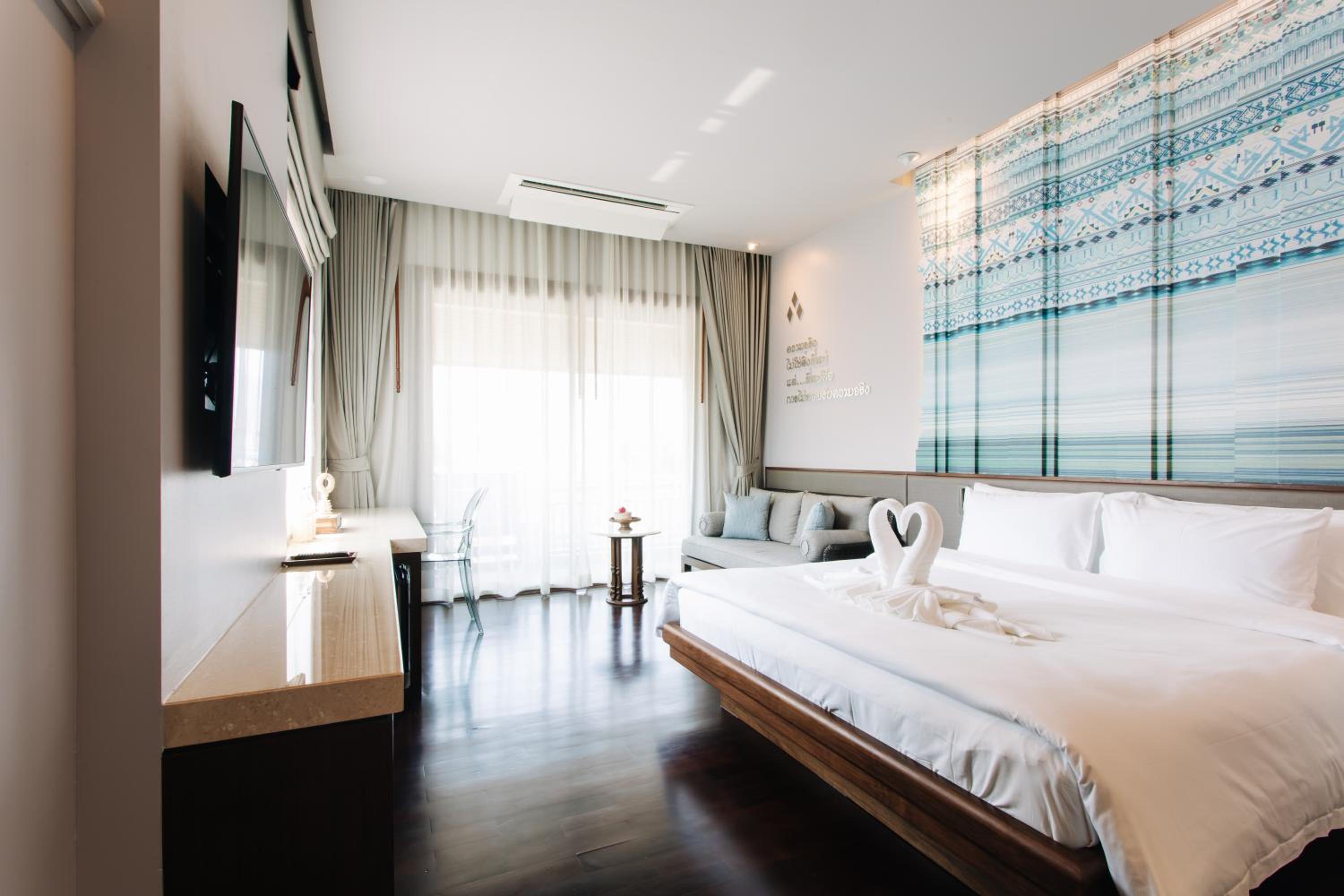 Luxury Room, 1 King with Balcony - Non Smoking - Photo 1
