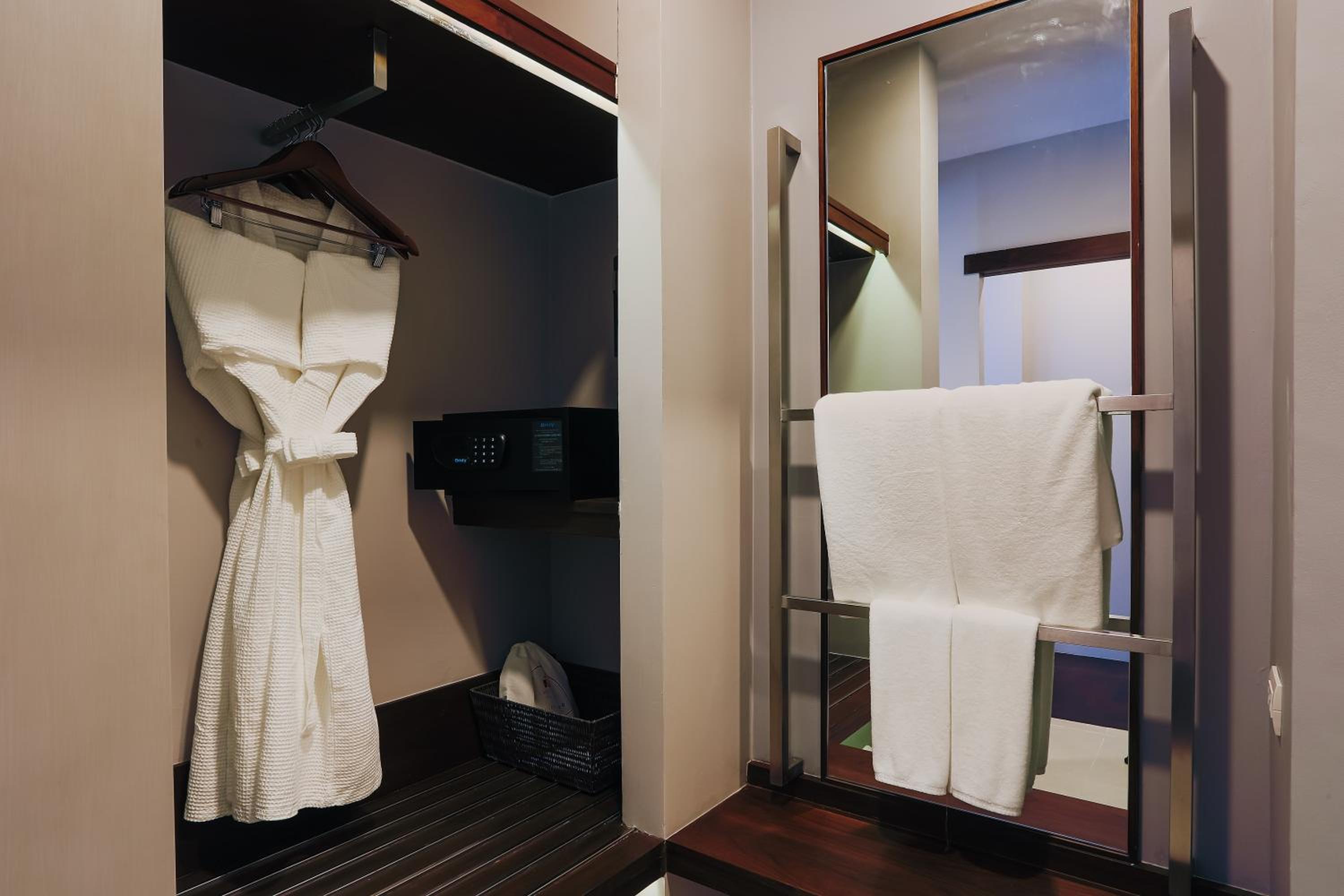 Luxury Room, 2 Twin/Single Bed(s) with Balcony - Non Smoking - Photo 3