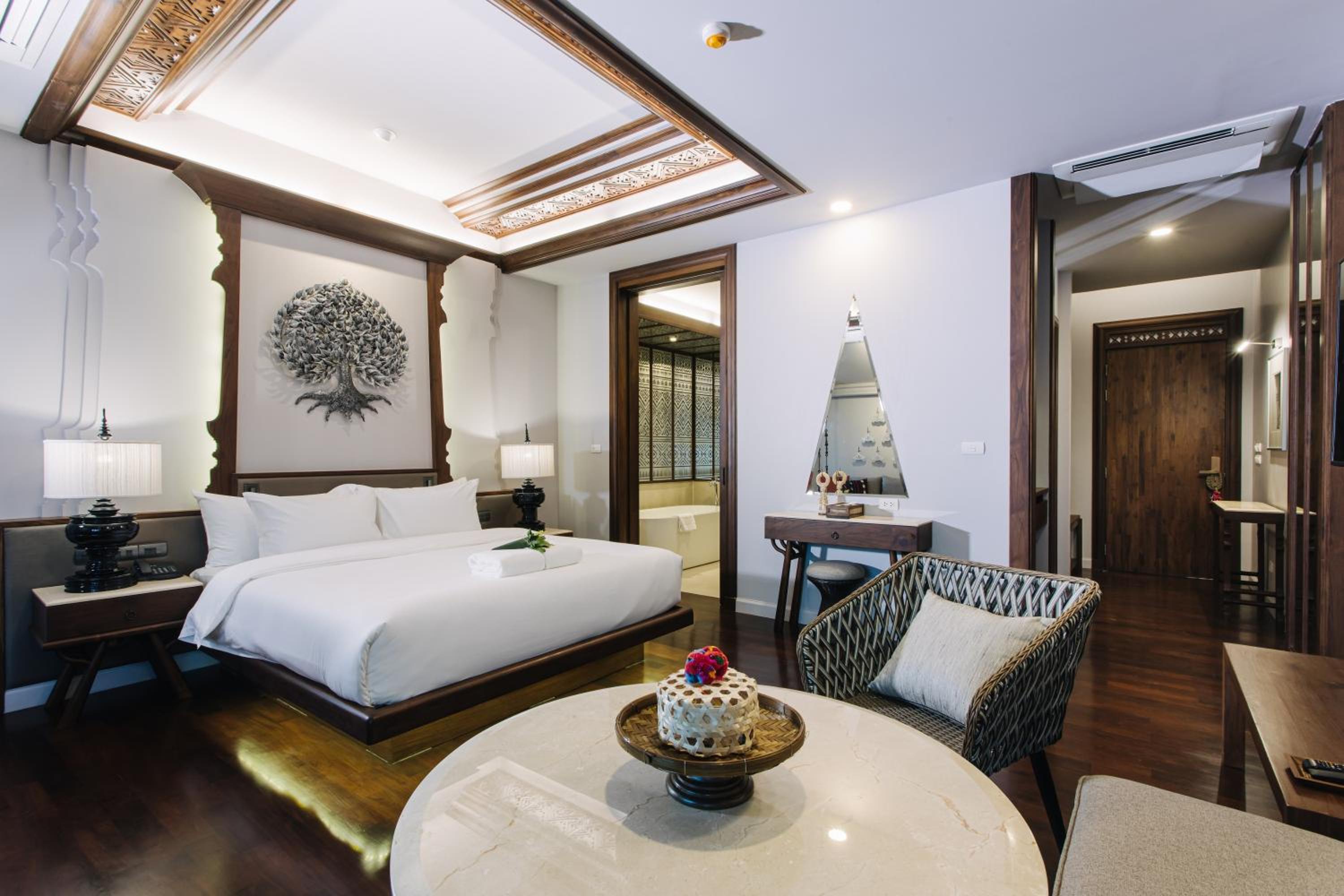 Executive Suite, 1 King With Balcony - Non Smoking - Photo 1