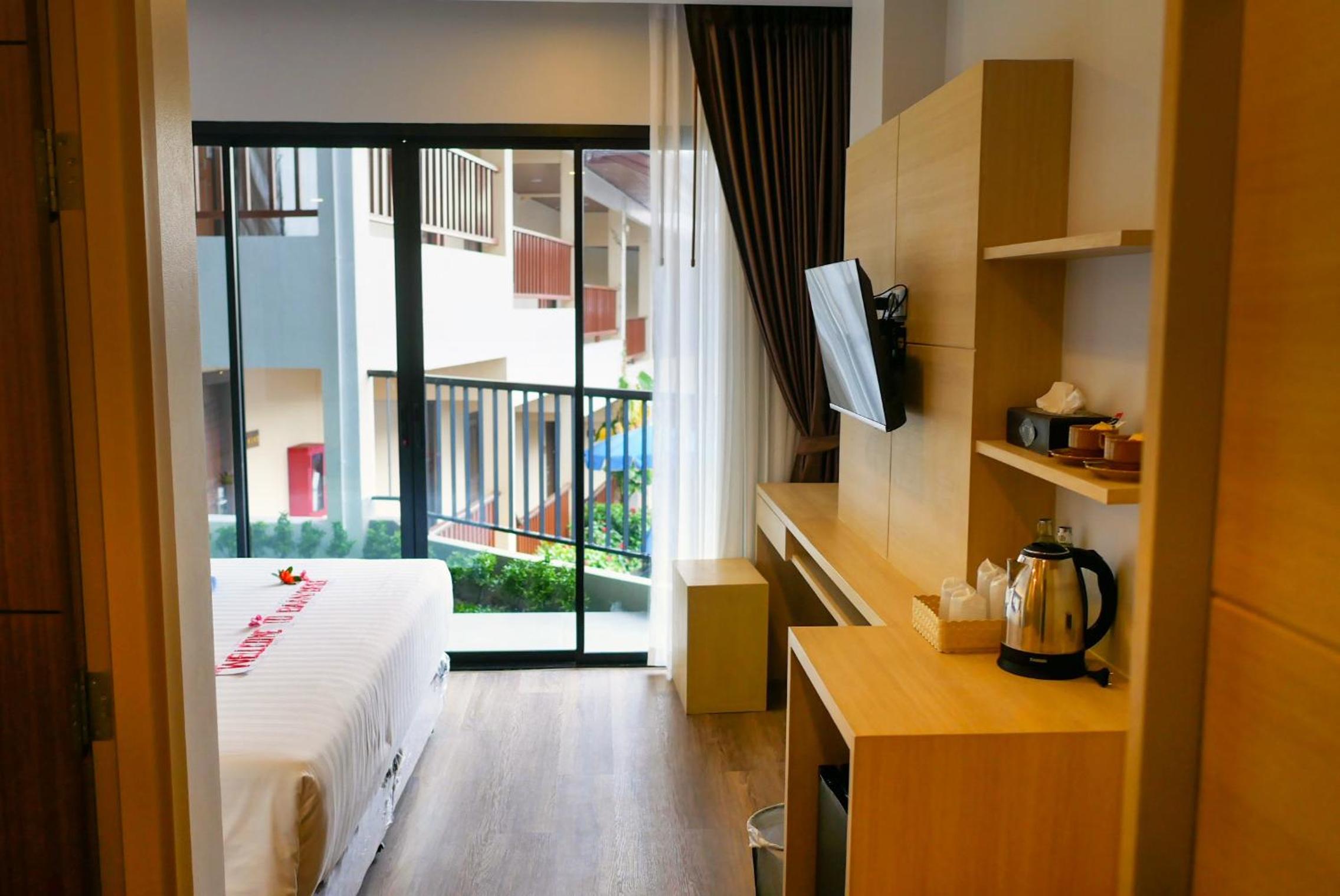 Cozy Double Room with Pool View - Photo 1