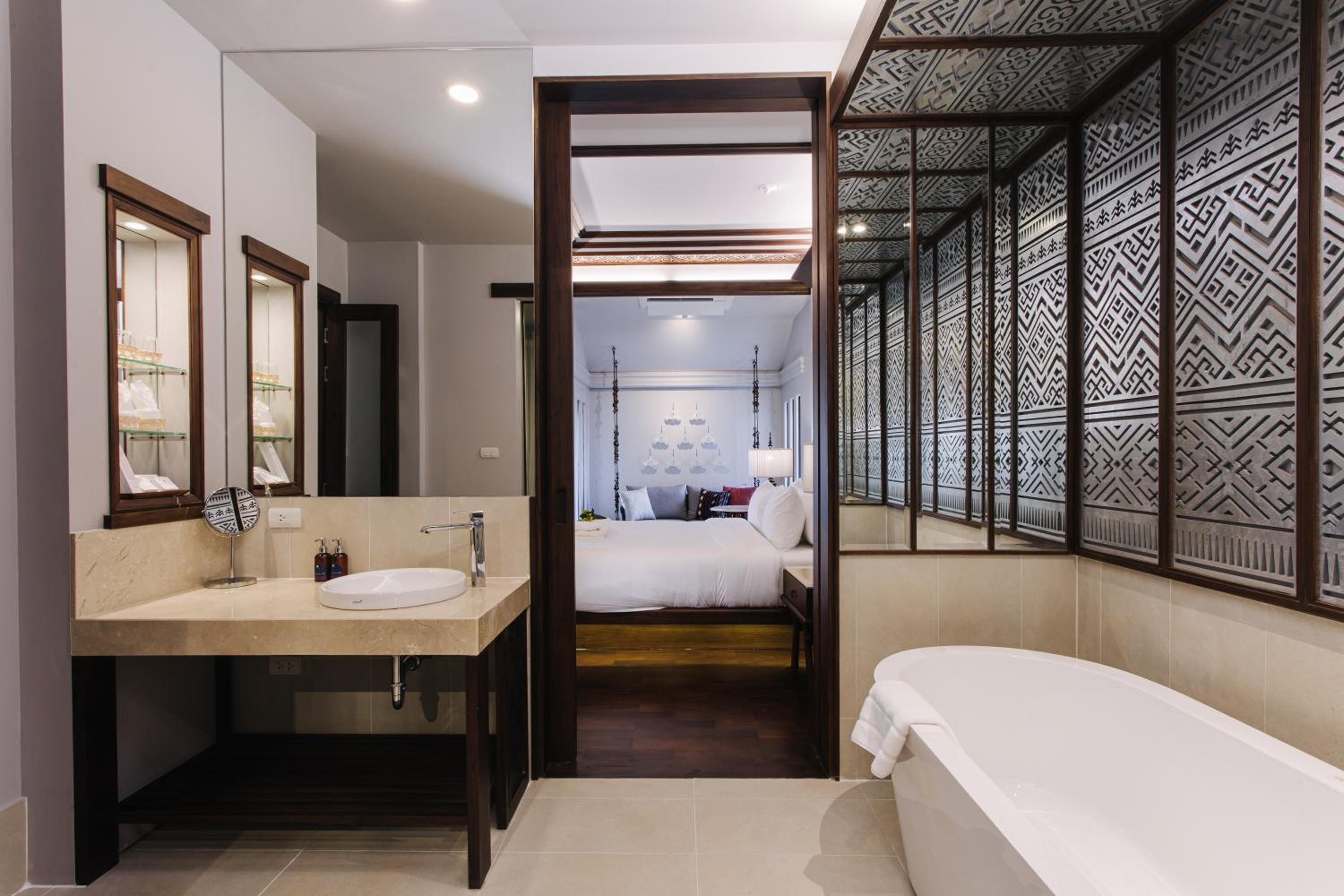 Executive Suite, 1 King With Balcony - Non Smoking - Photo 6