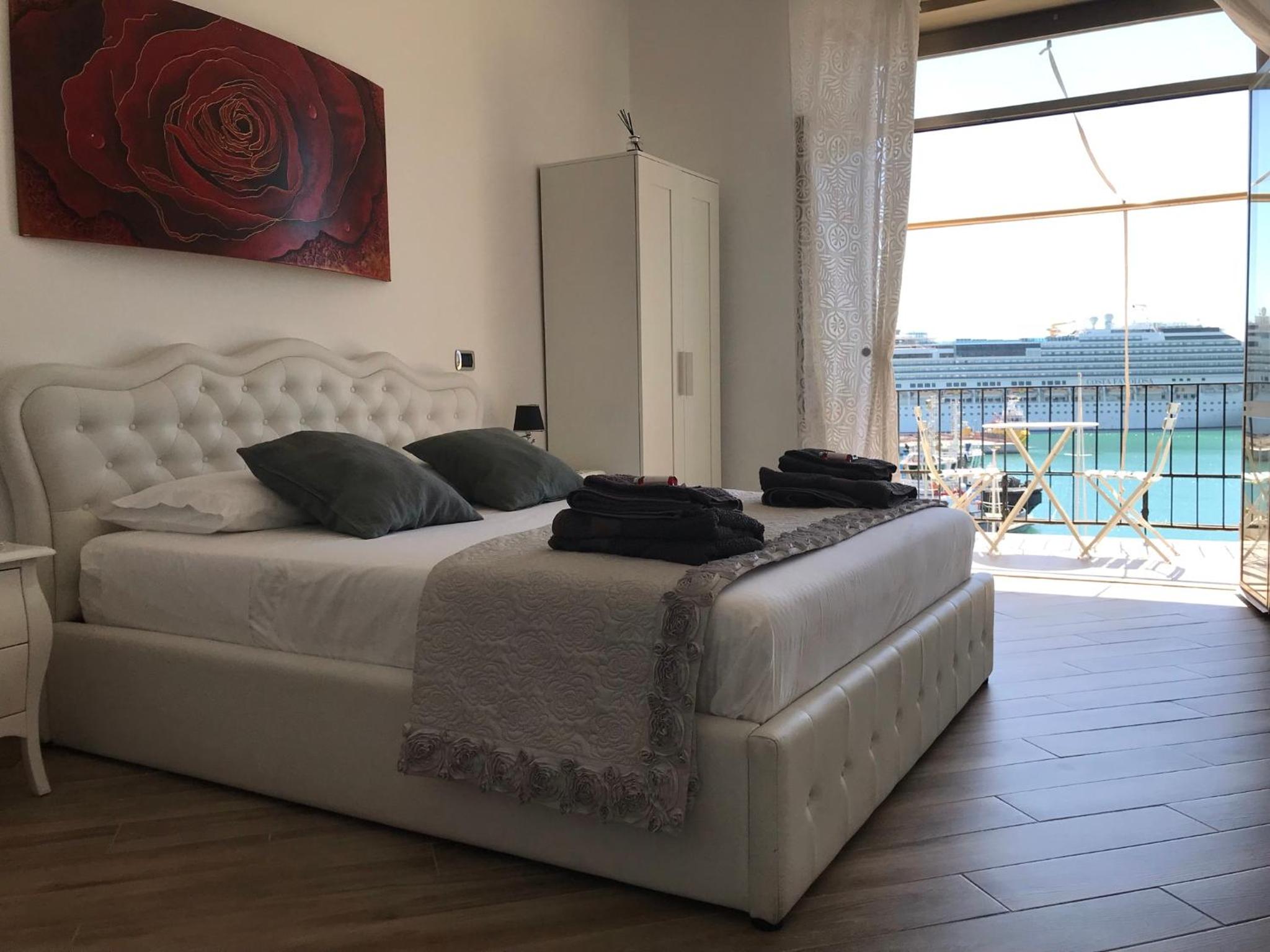 Deluxe Double Room with Balcony and Sea View - Photo 1