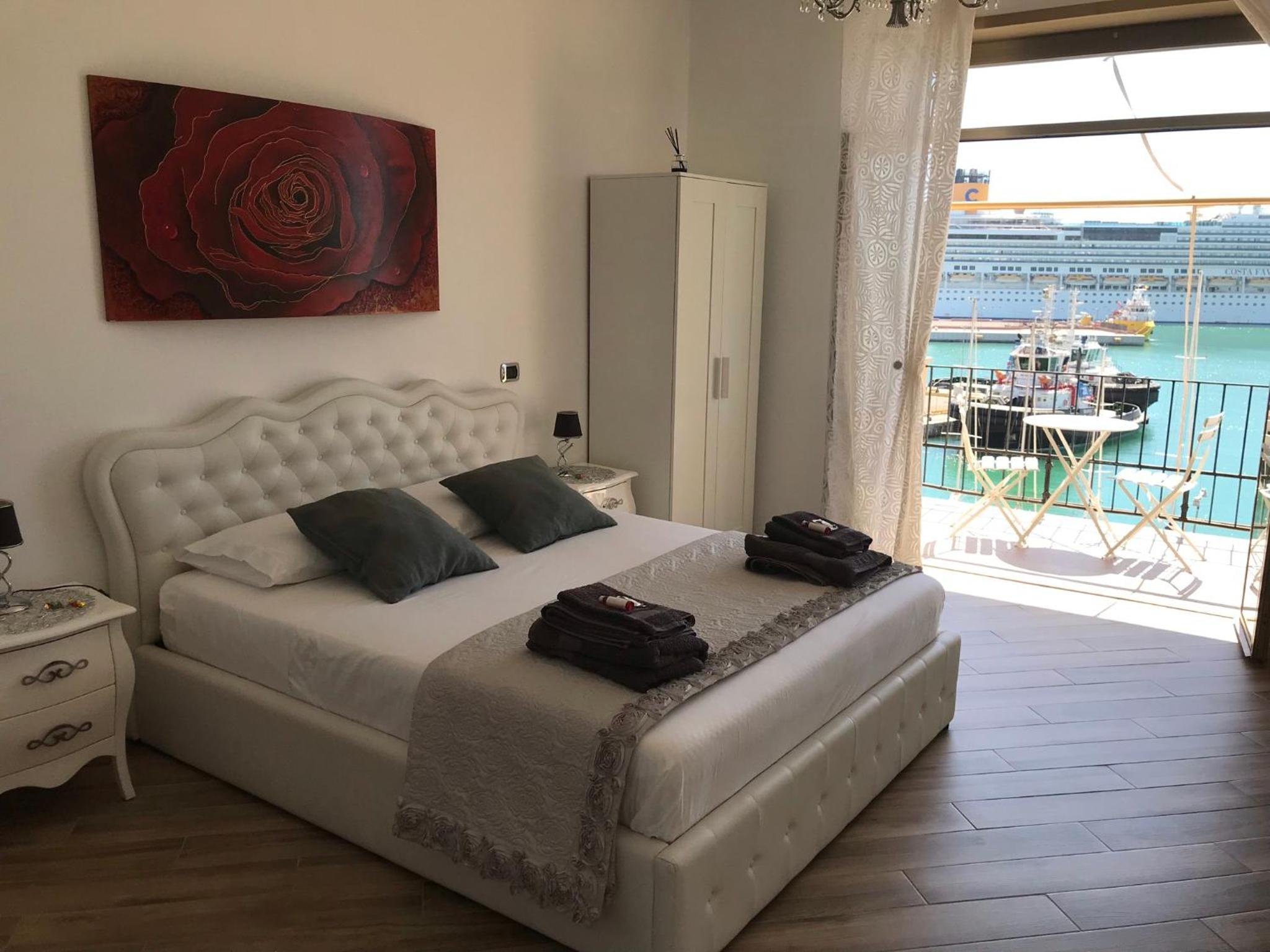 Deluxe Double Room with Balcony and Sea View - Photo 12