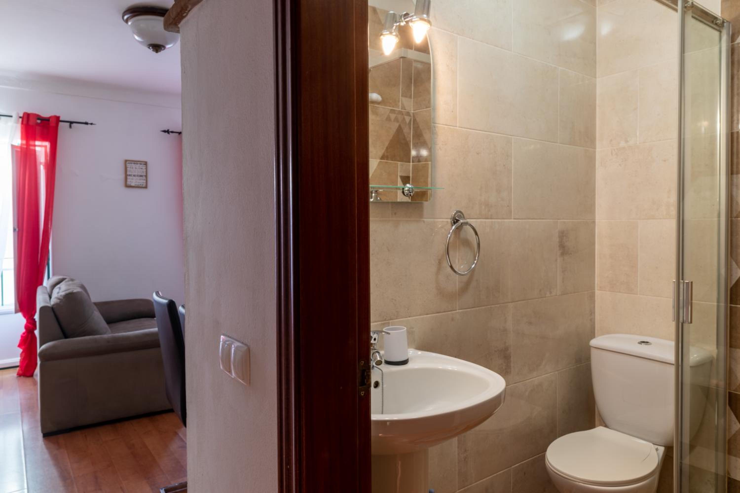Apartment with Terrace - Photo 22