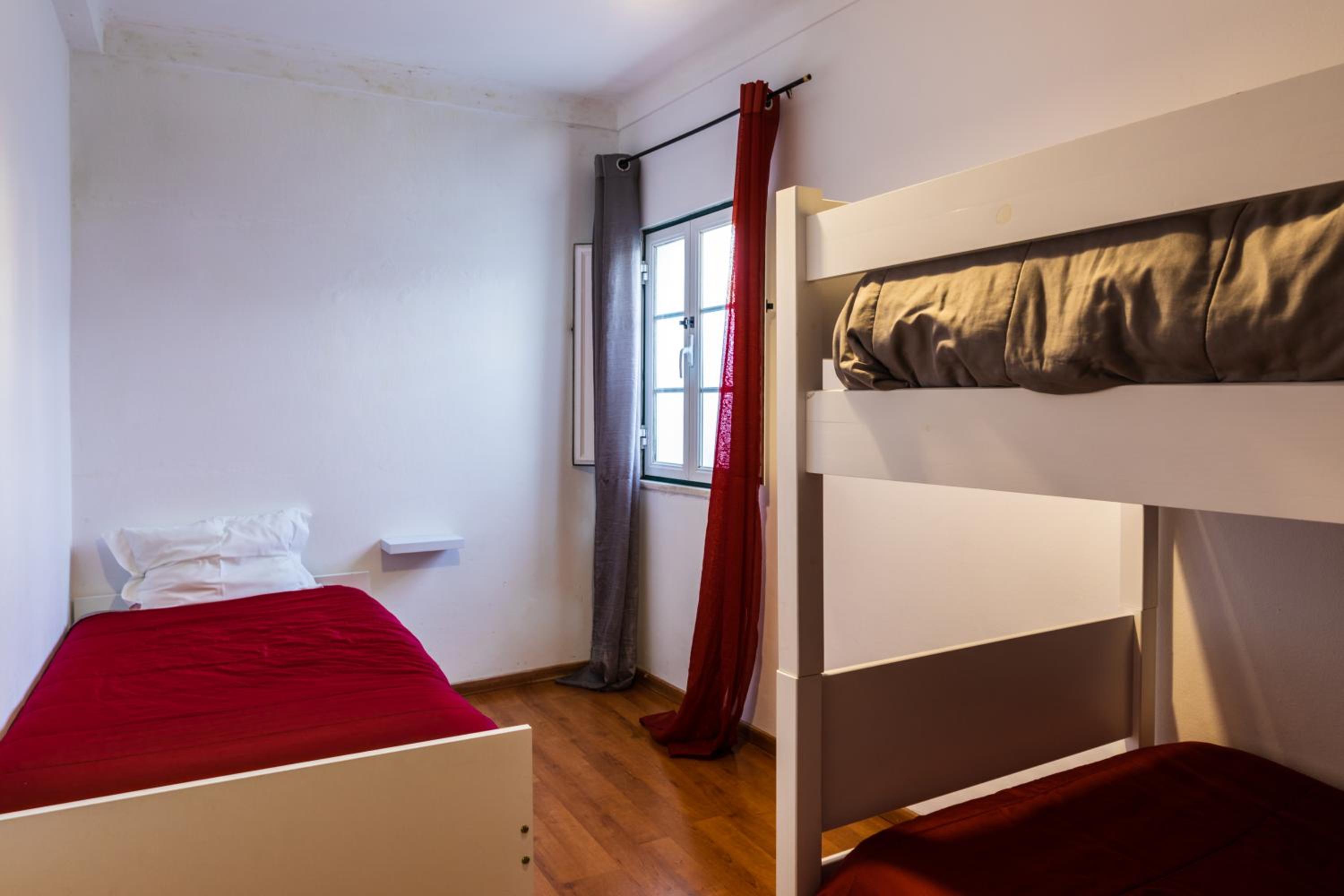 Apartment with Terrace - Photo 23