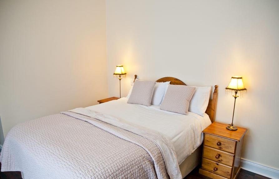 Double Room with Private Bathroom - Photo 4