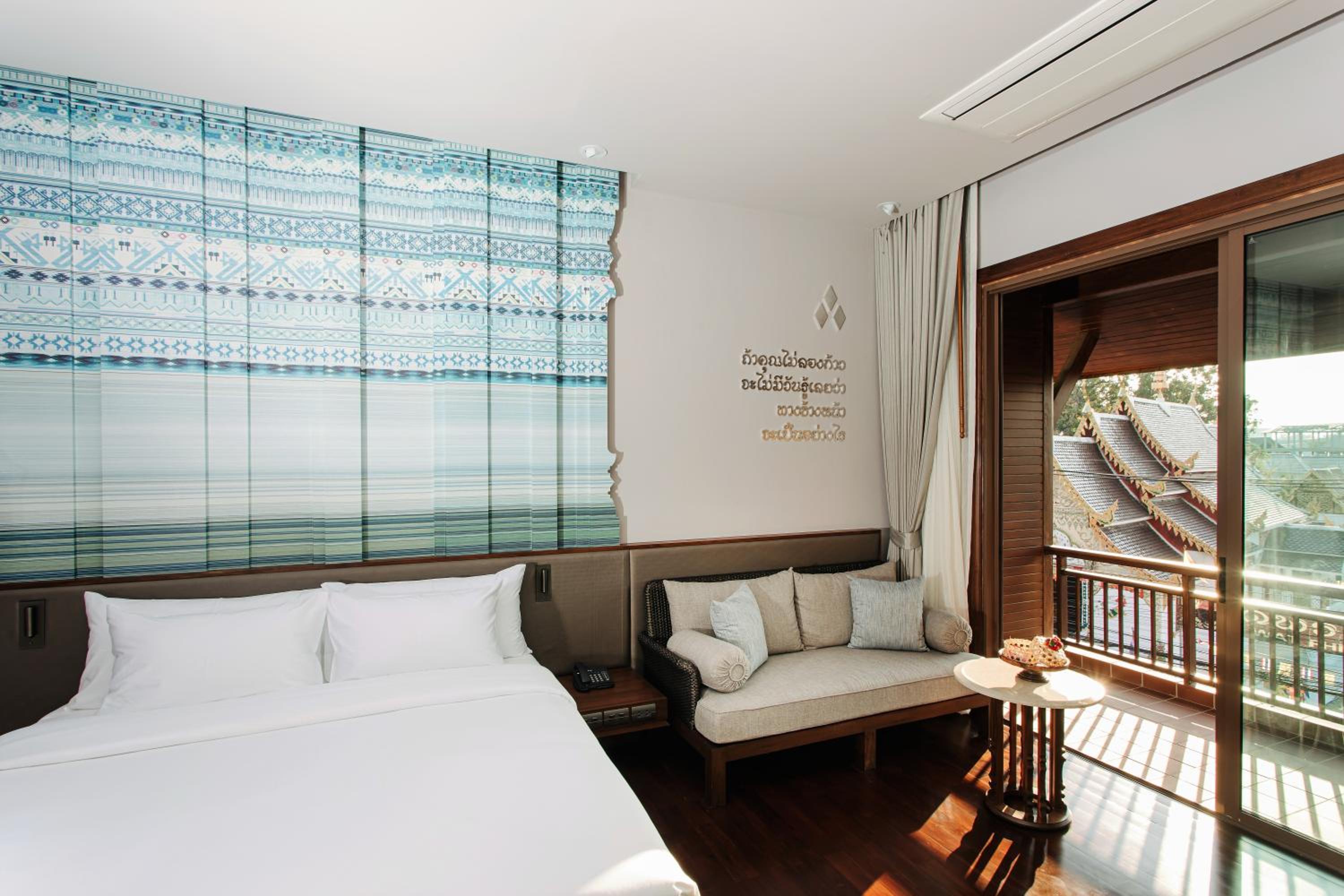Luxury Room, 1 King with Balcony - Non Smoking - Photo 2