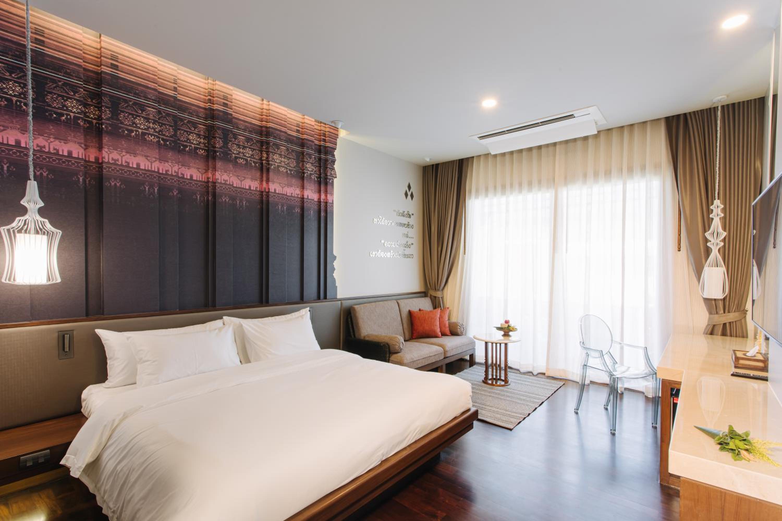 Luxury Room, 1 King Pool Access - Non Smoking - Photo 1