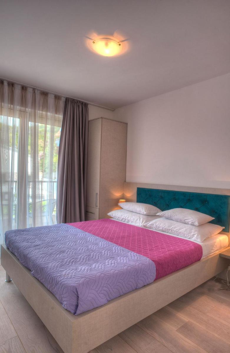 Double Room with Balcony and Sea View - Photo 3