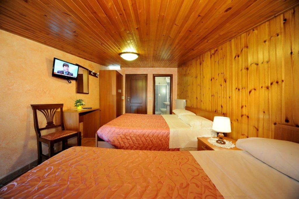 Triple Room with Bathroom photo 1
