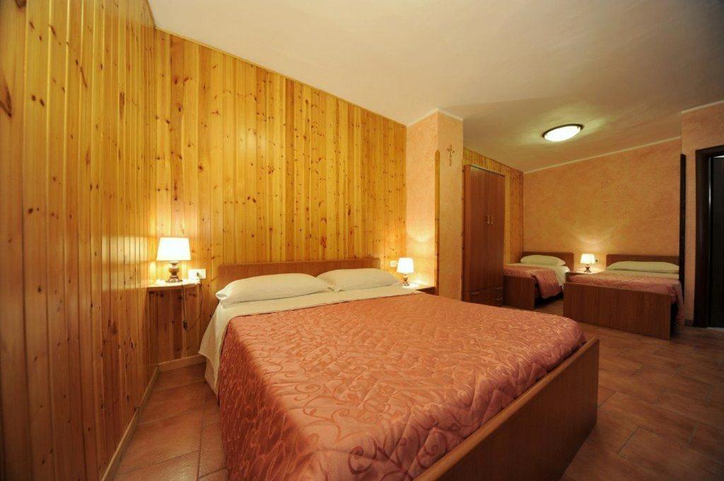 Quadruple Room with Private Bathroom photo 1