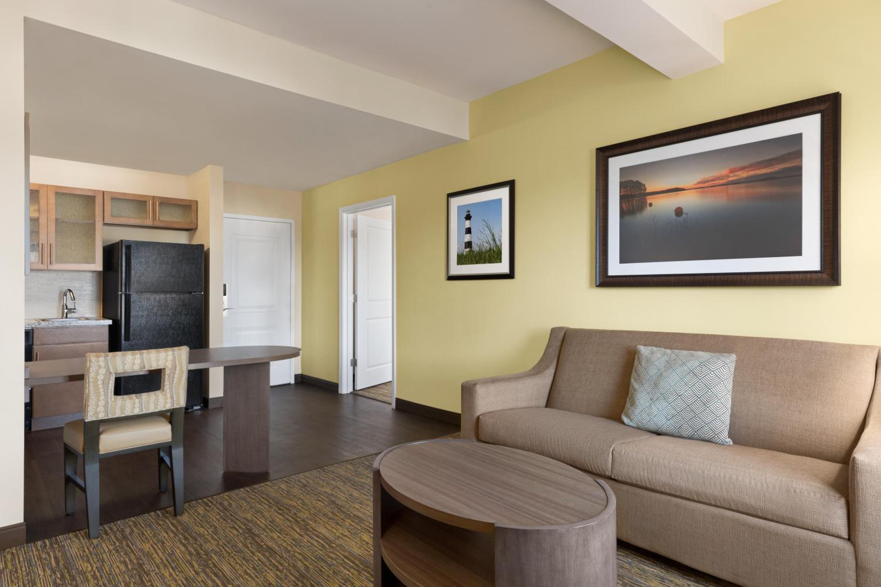 One-Bedroom King Suite - Photo 6