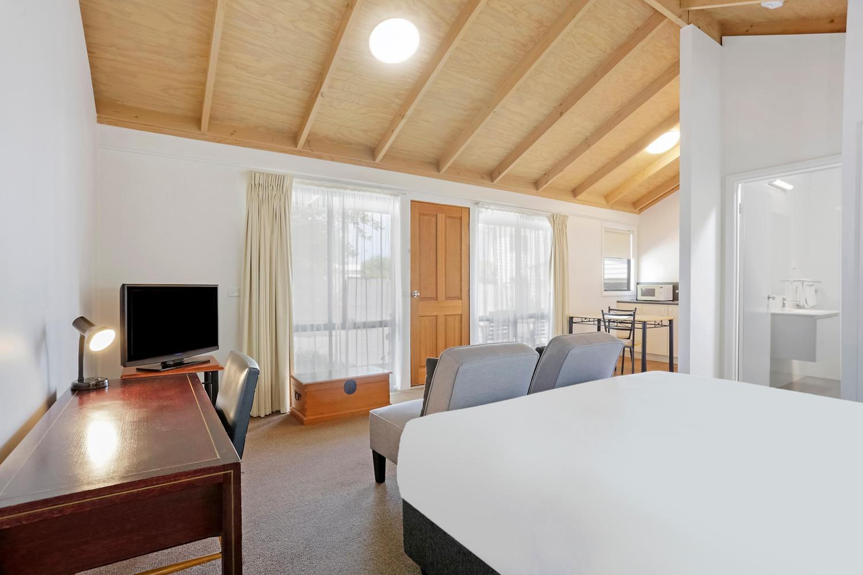 Standard King Room photo 2
