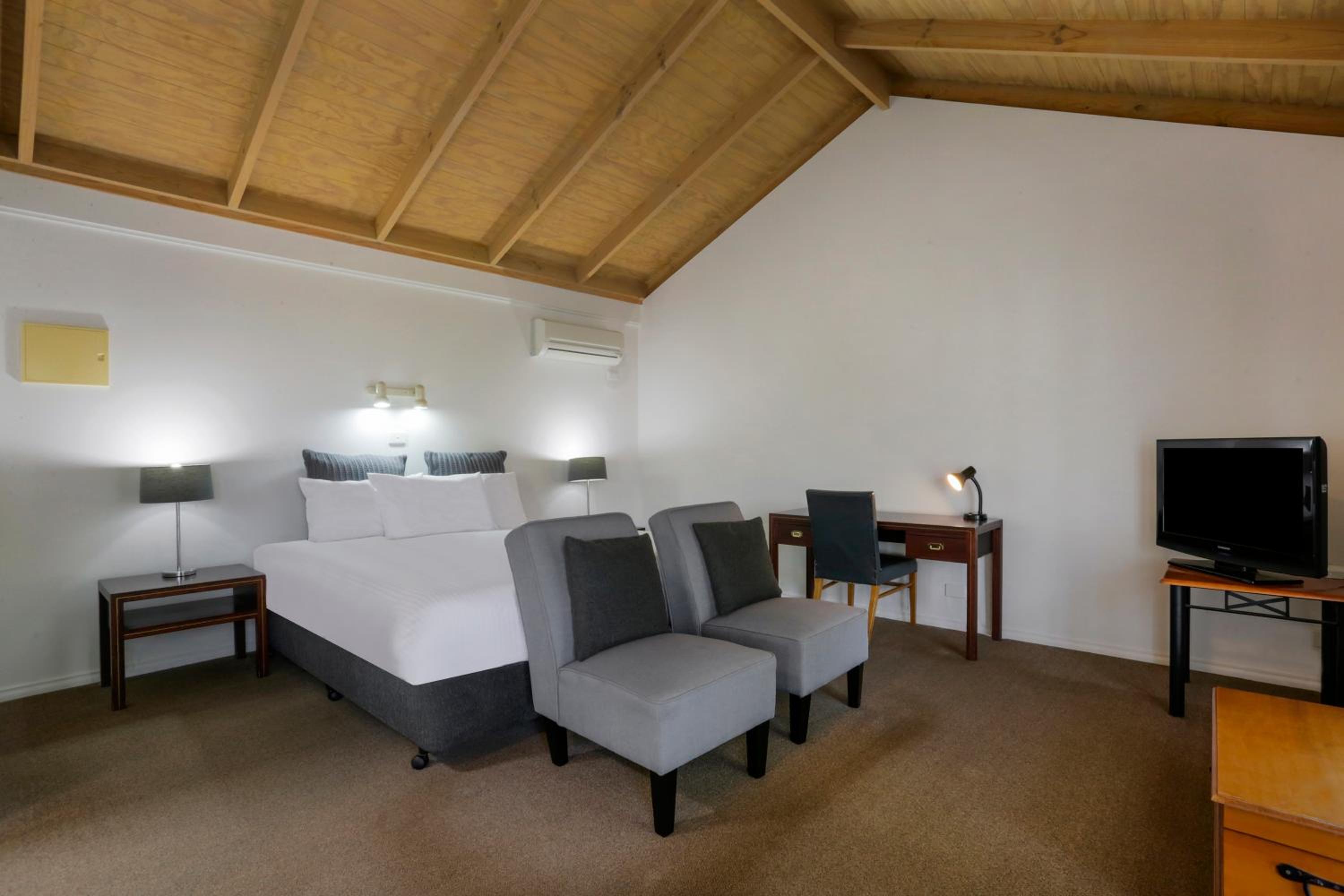 Standard King Room photo 1