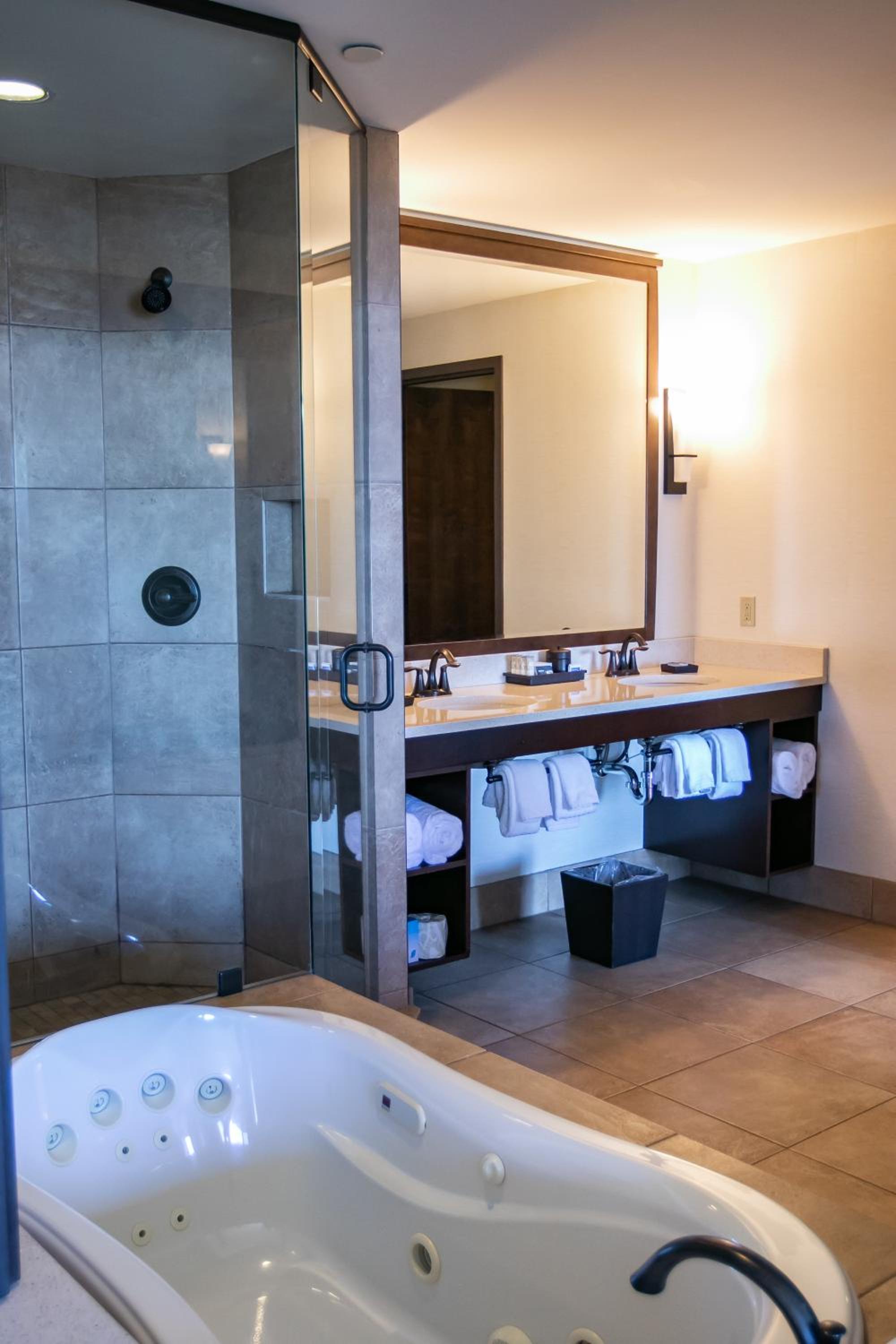 Suite - Photo 5