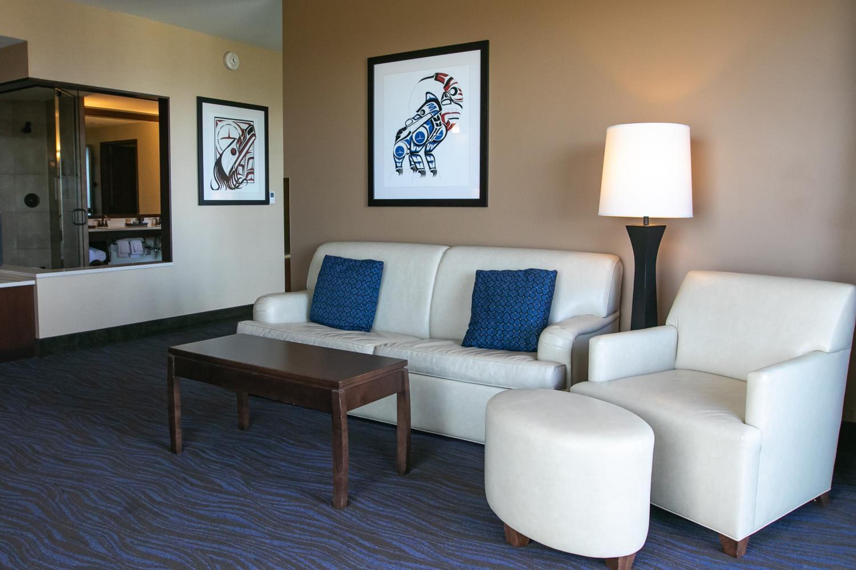 Suite - Photo 1