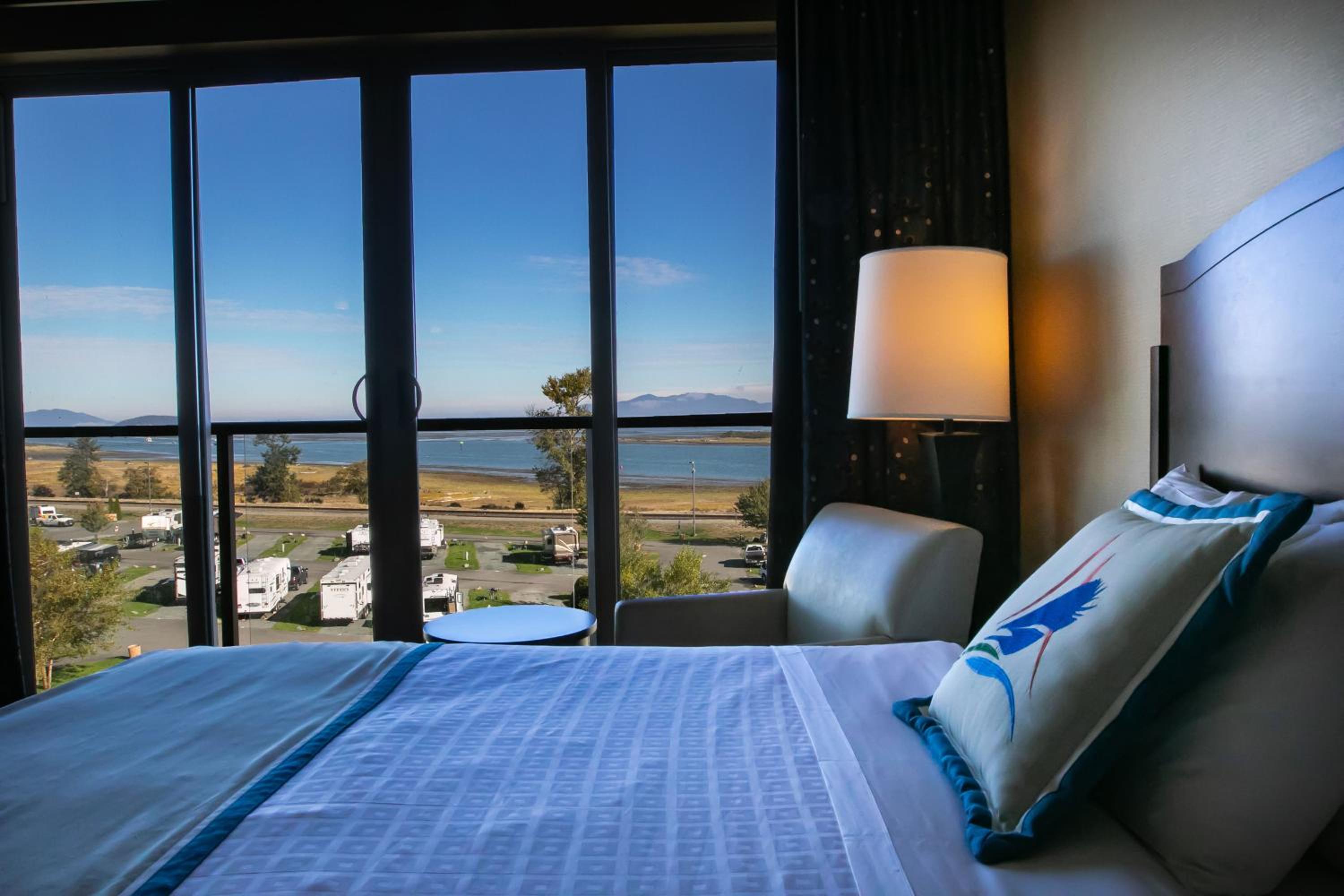 Queen Room with Sea View - Photo 5