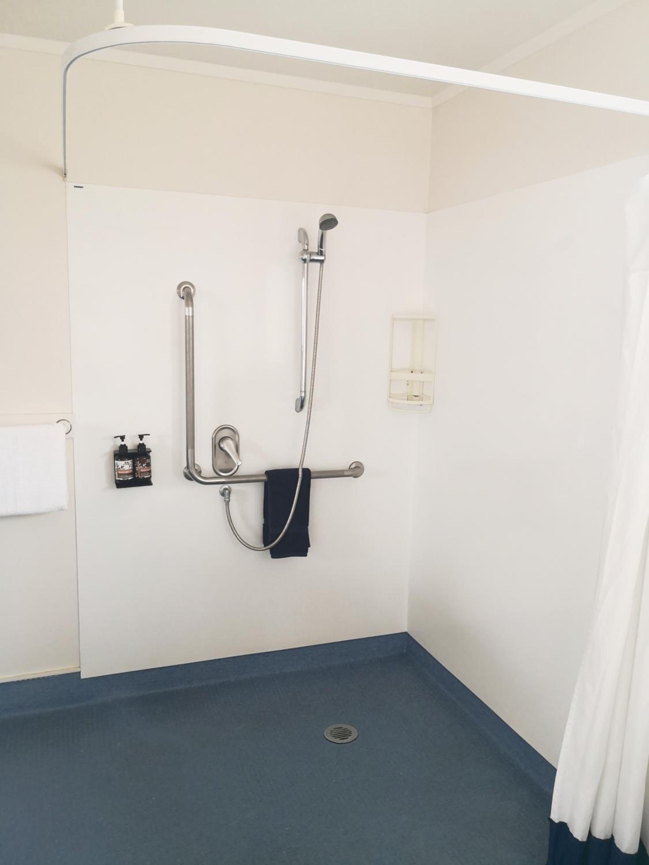 One-Bedroom Suite - Disability Access - Photo 4
