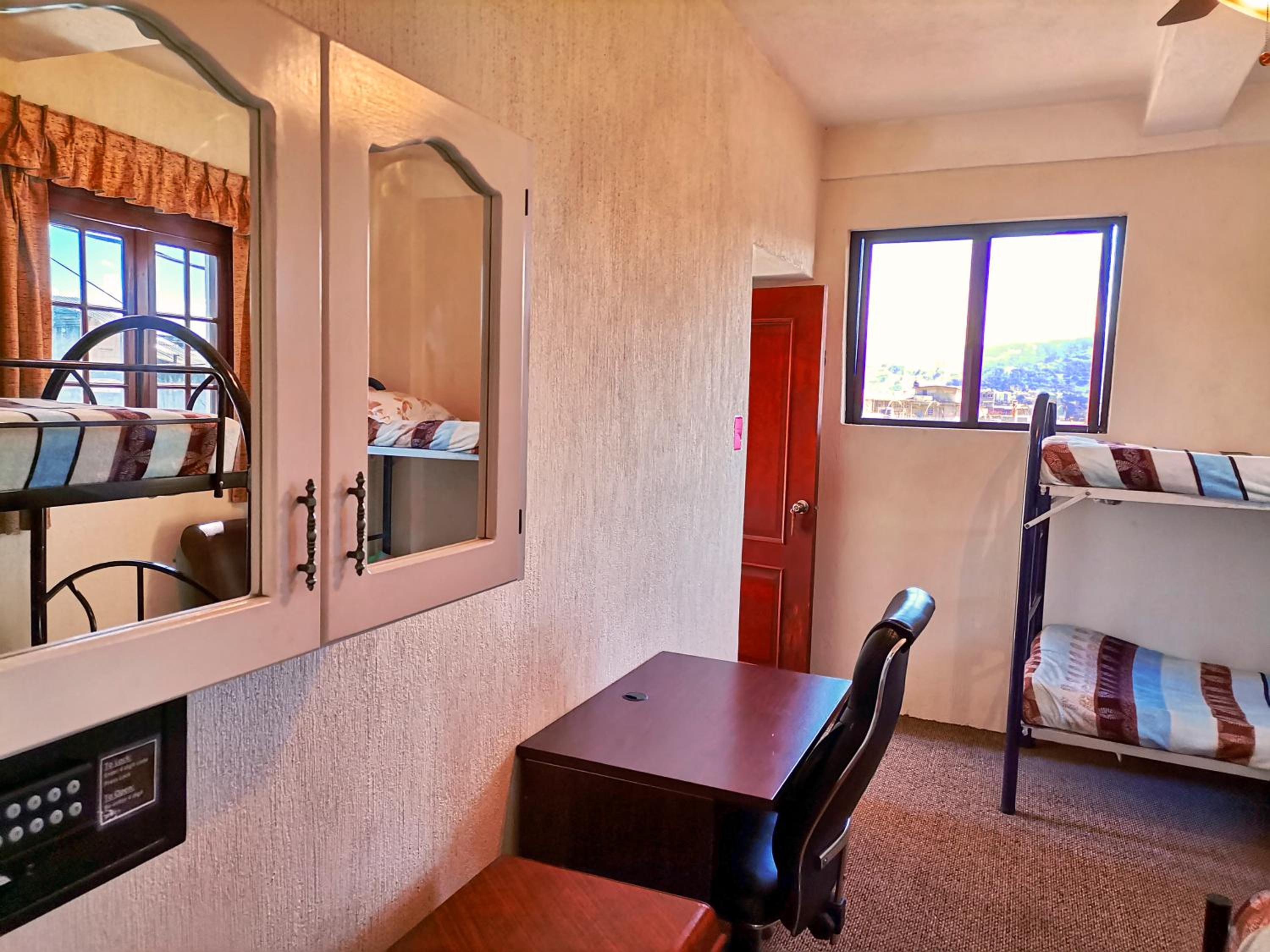 Family Room with Private Bathroom photo 1
