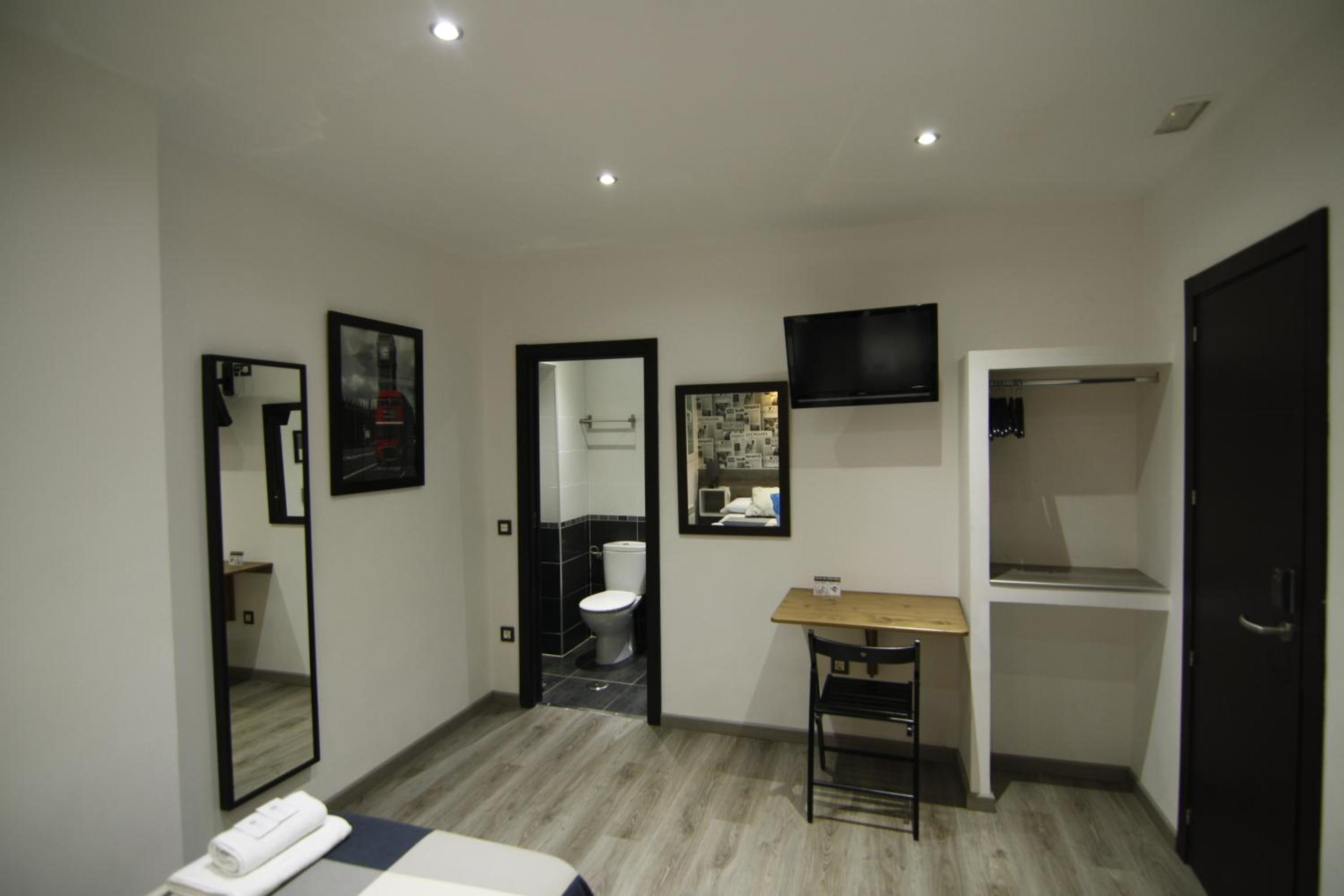 Double Room - Photo 2