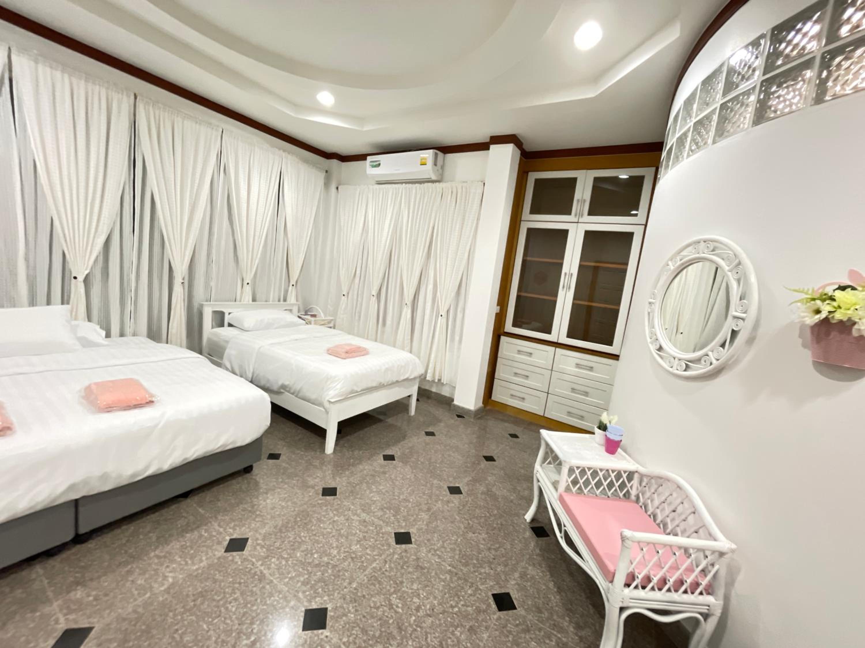 Villa photo 3