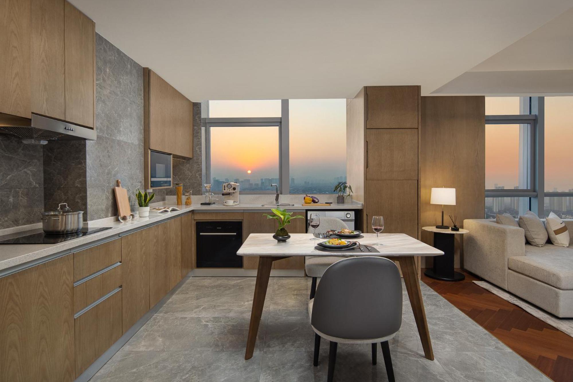 Executive Suite - Photo 7