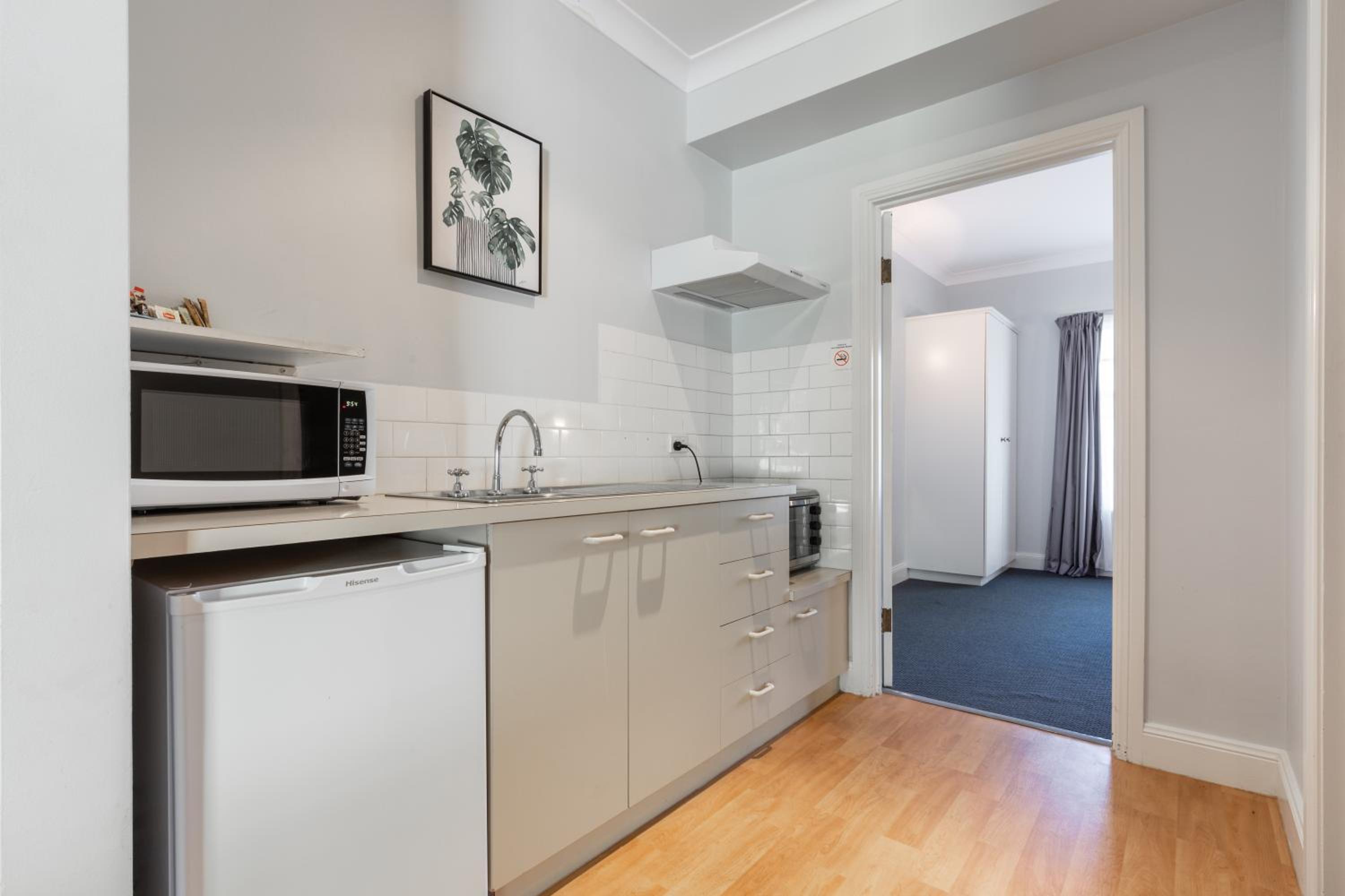 One-Bedroom Apartment - Photo 8