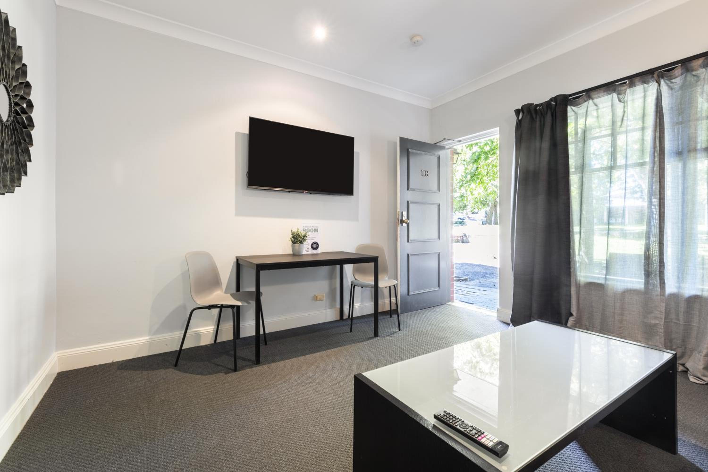 One-Bedroom Apartment - Photo 10