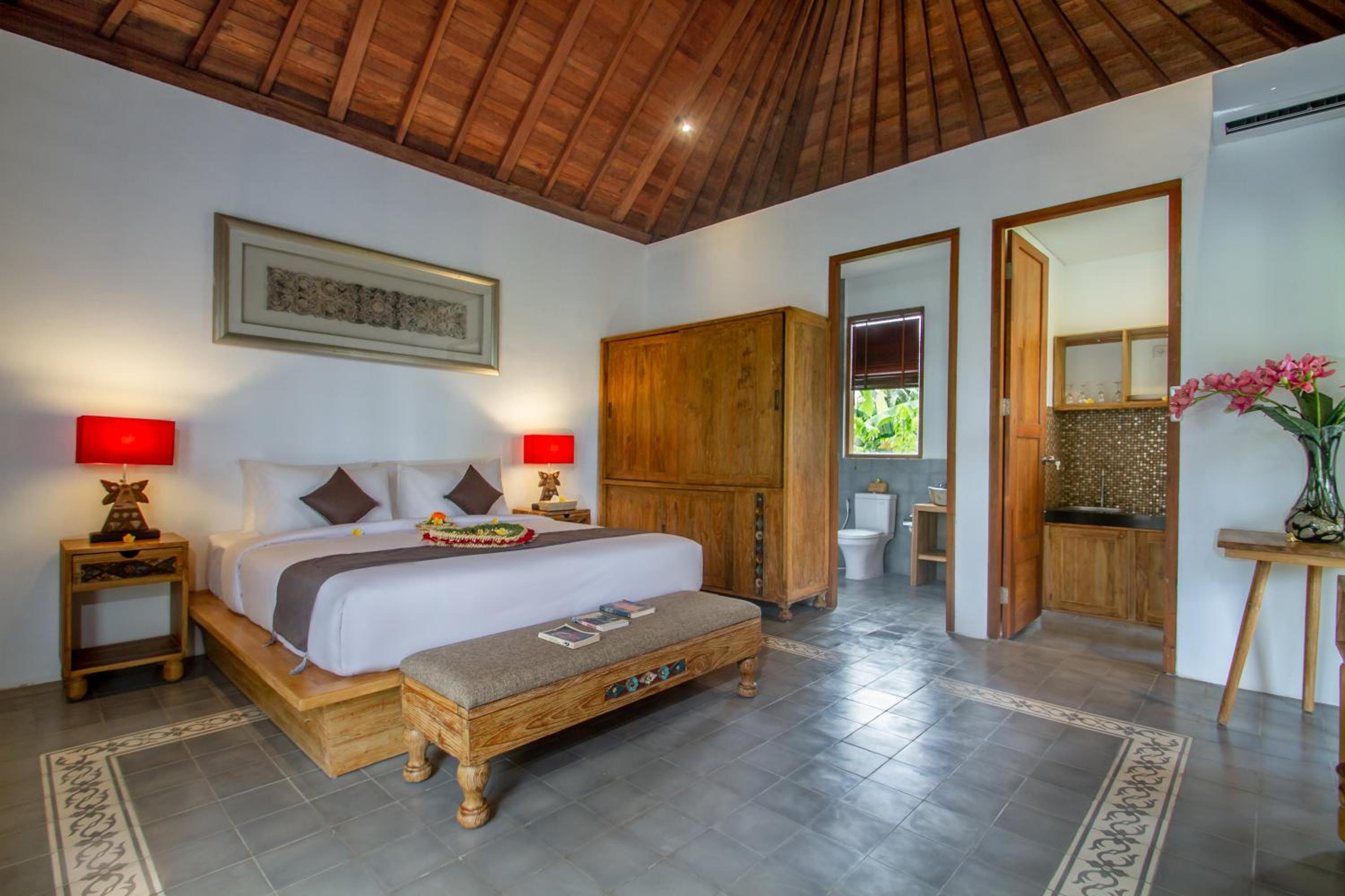 Double Room with Pool View - Photo 3