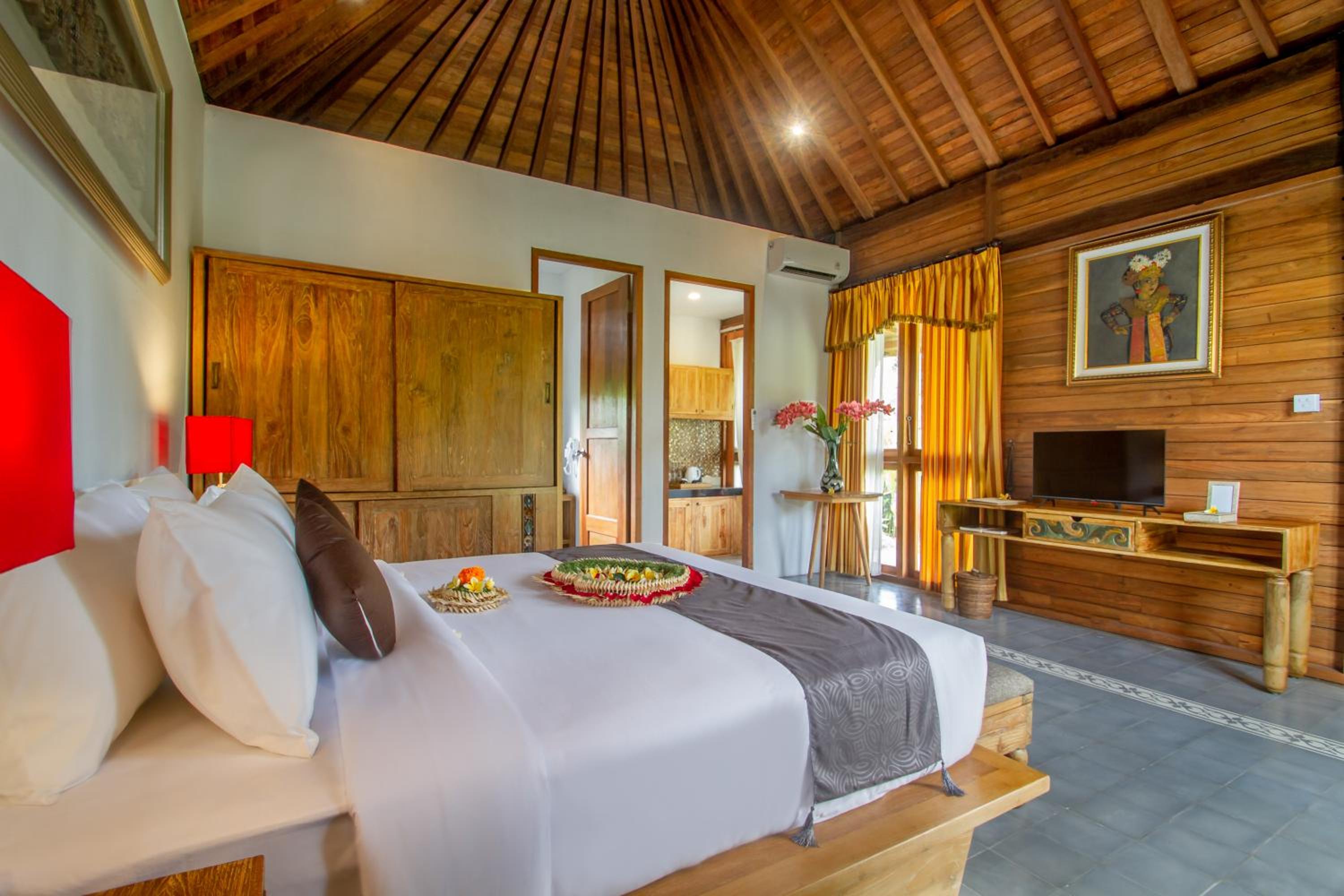 Double Room with Pool View - Photo 11