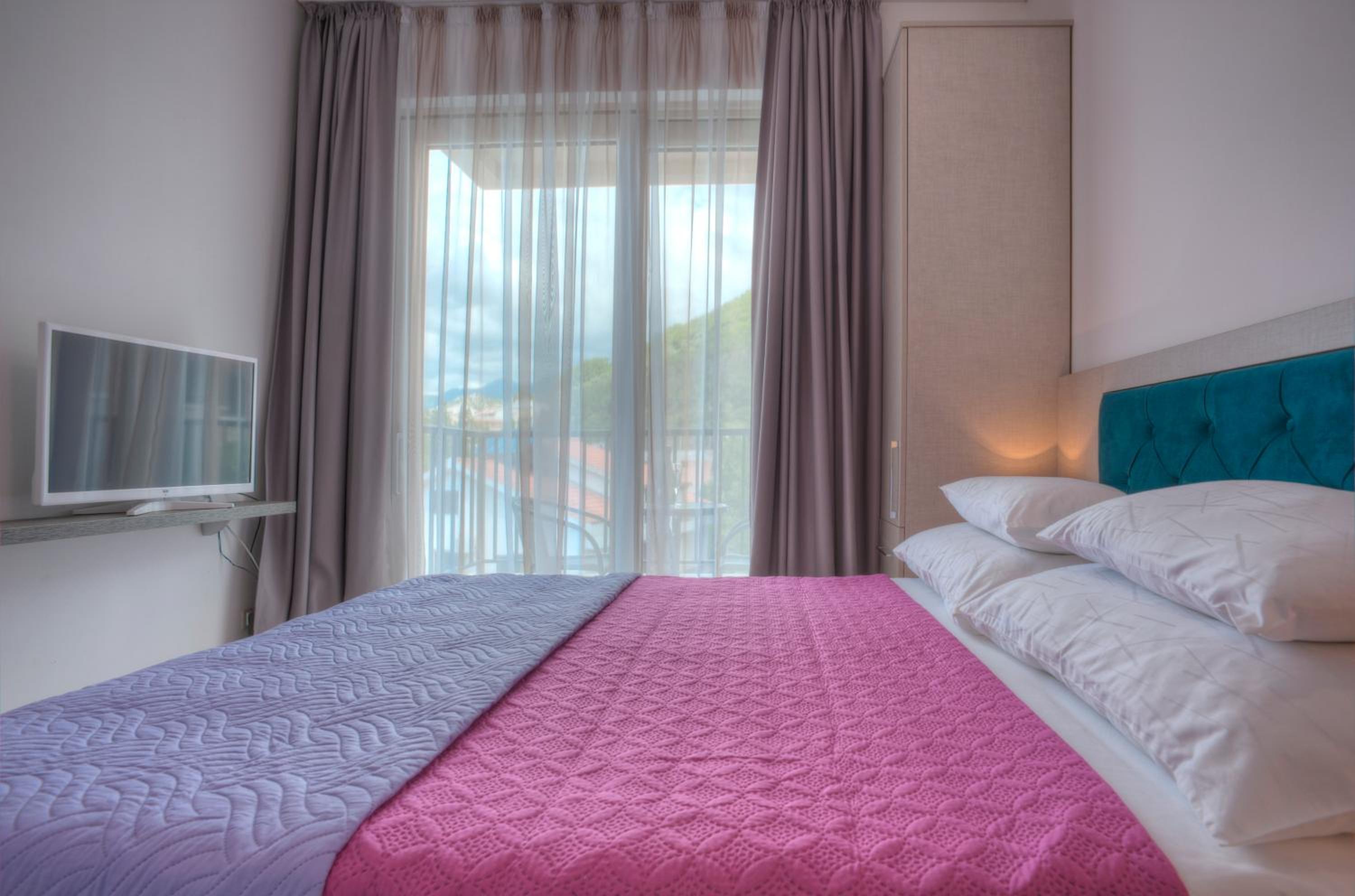 Double Room with Balcony and Sea View - Photo 2