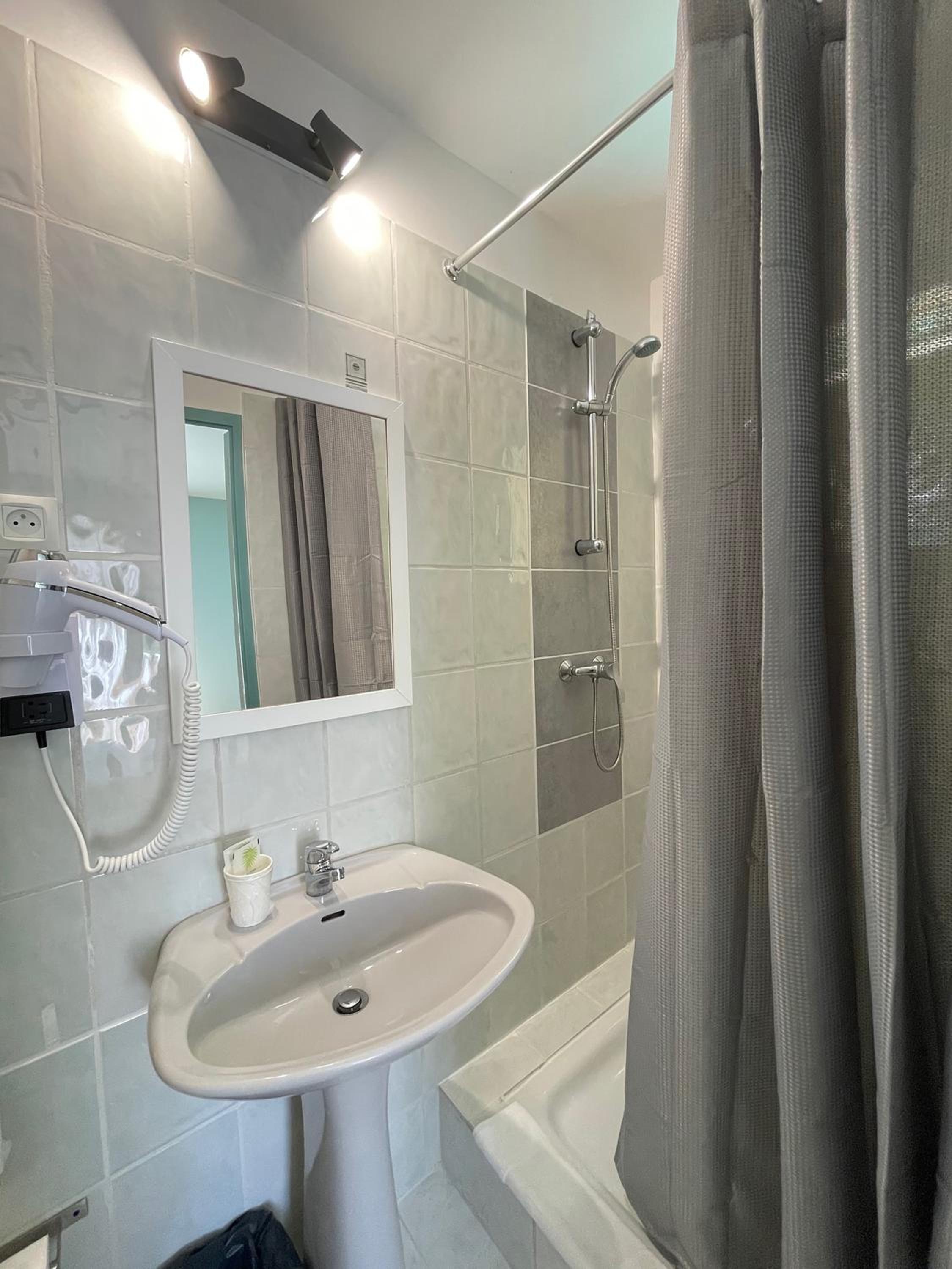 Superior Double Room - Photo 12