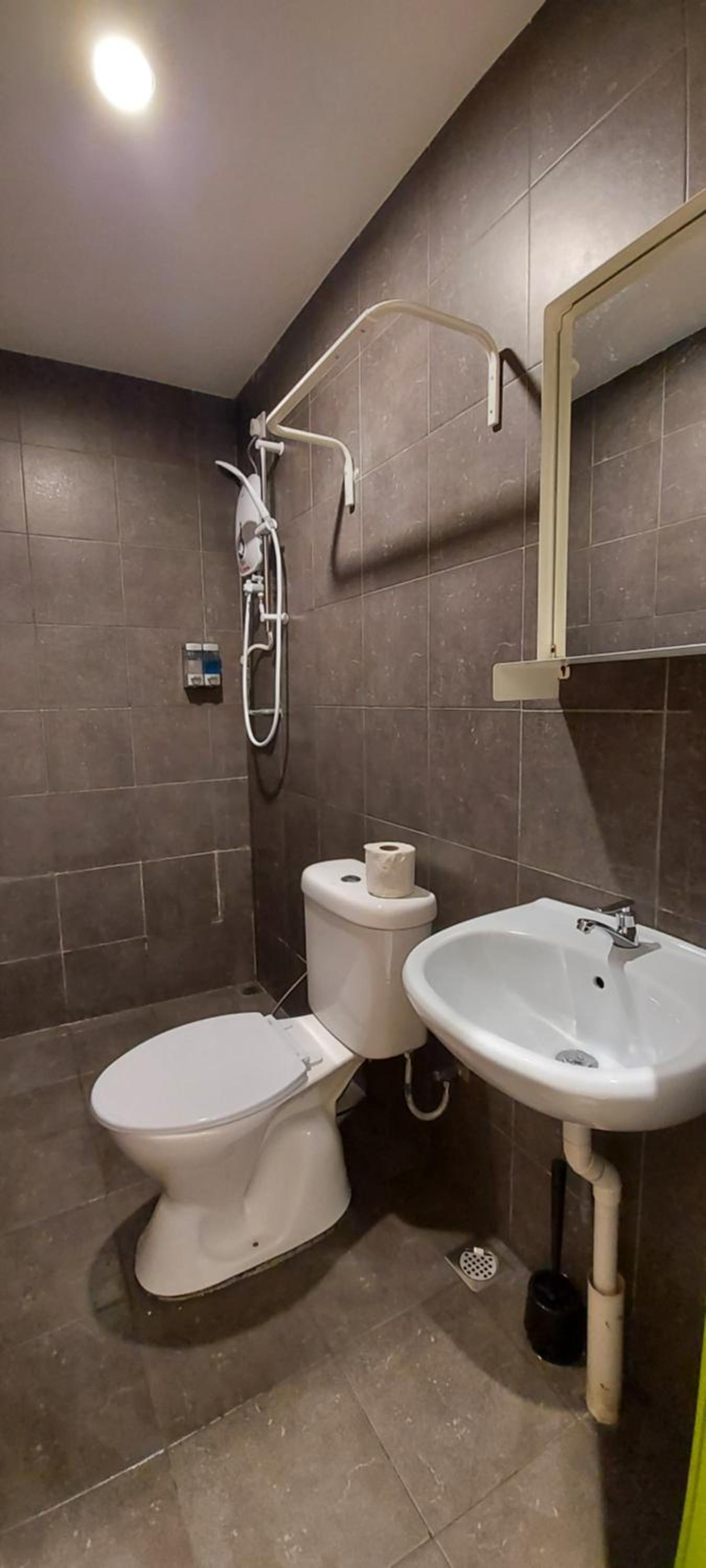 Twin Room with Bathroom - Photo 4