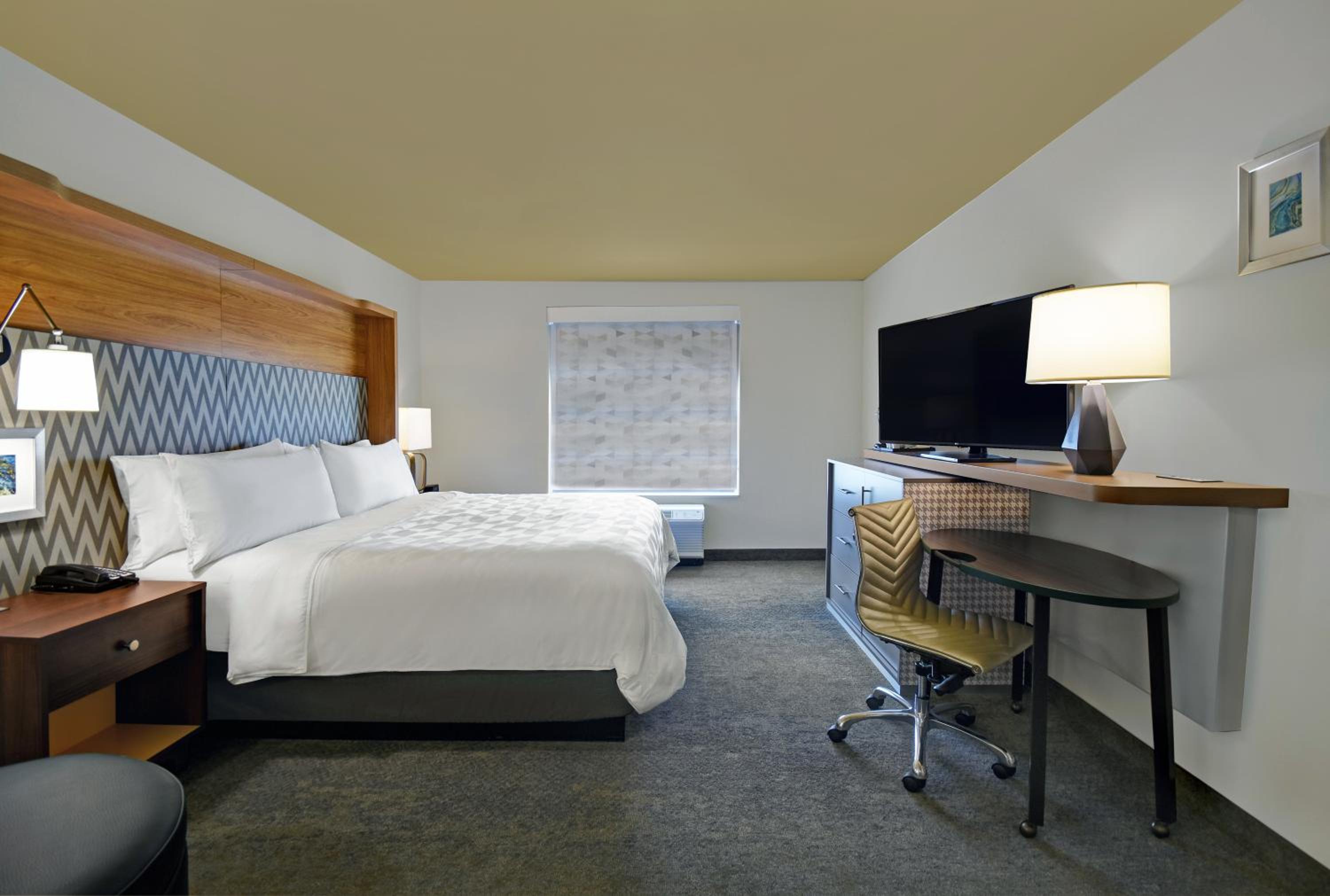 Standard King Room - Photo 4
