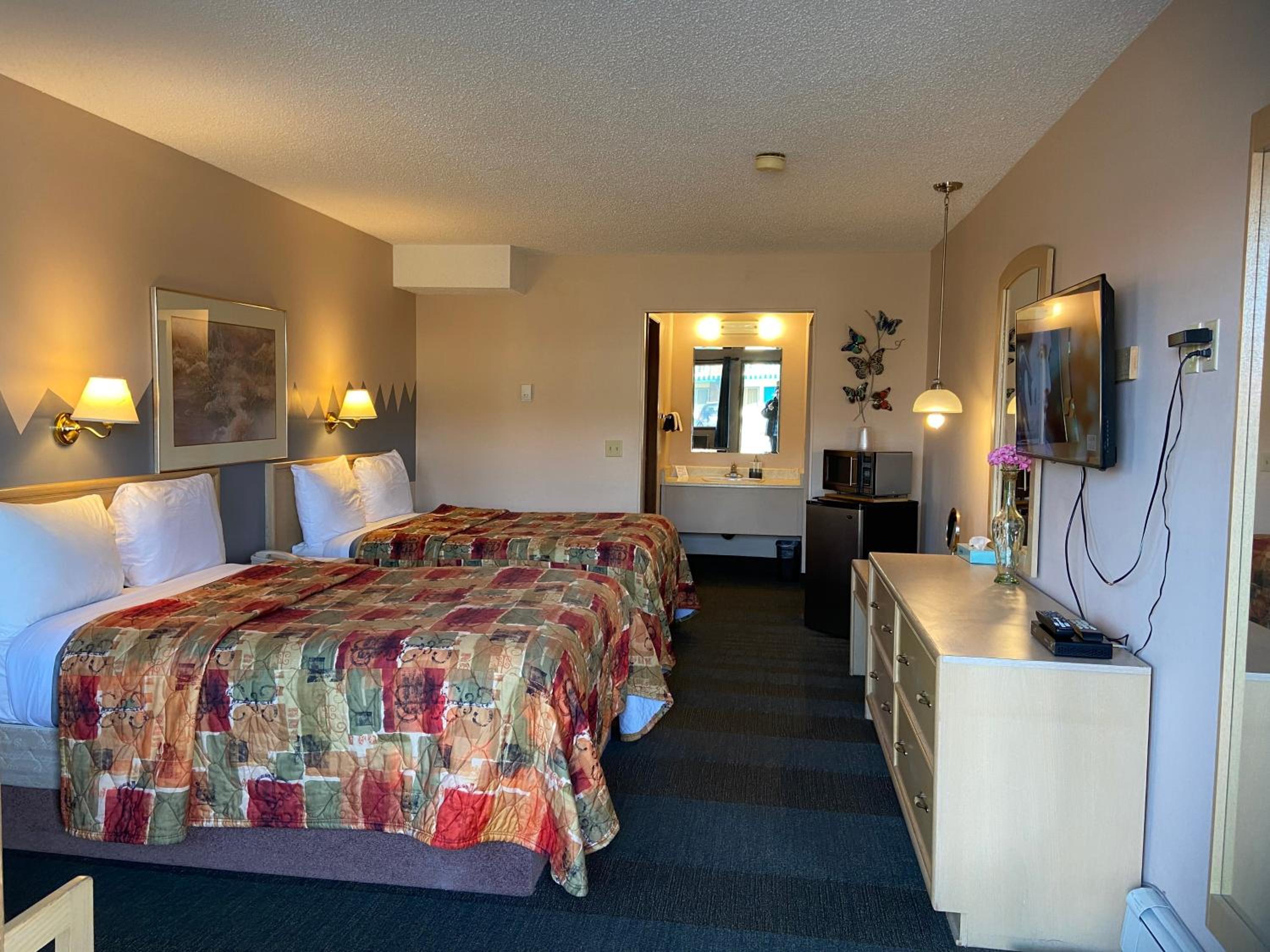 Classic Quadruple Room - Photo 23