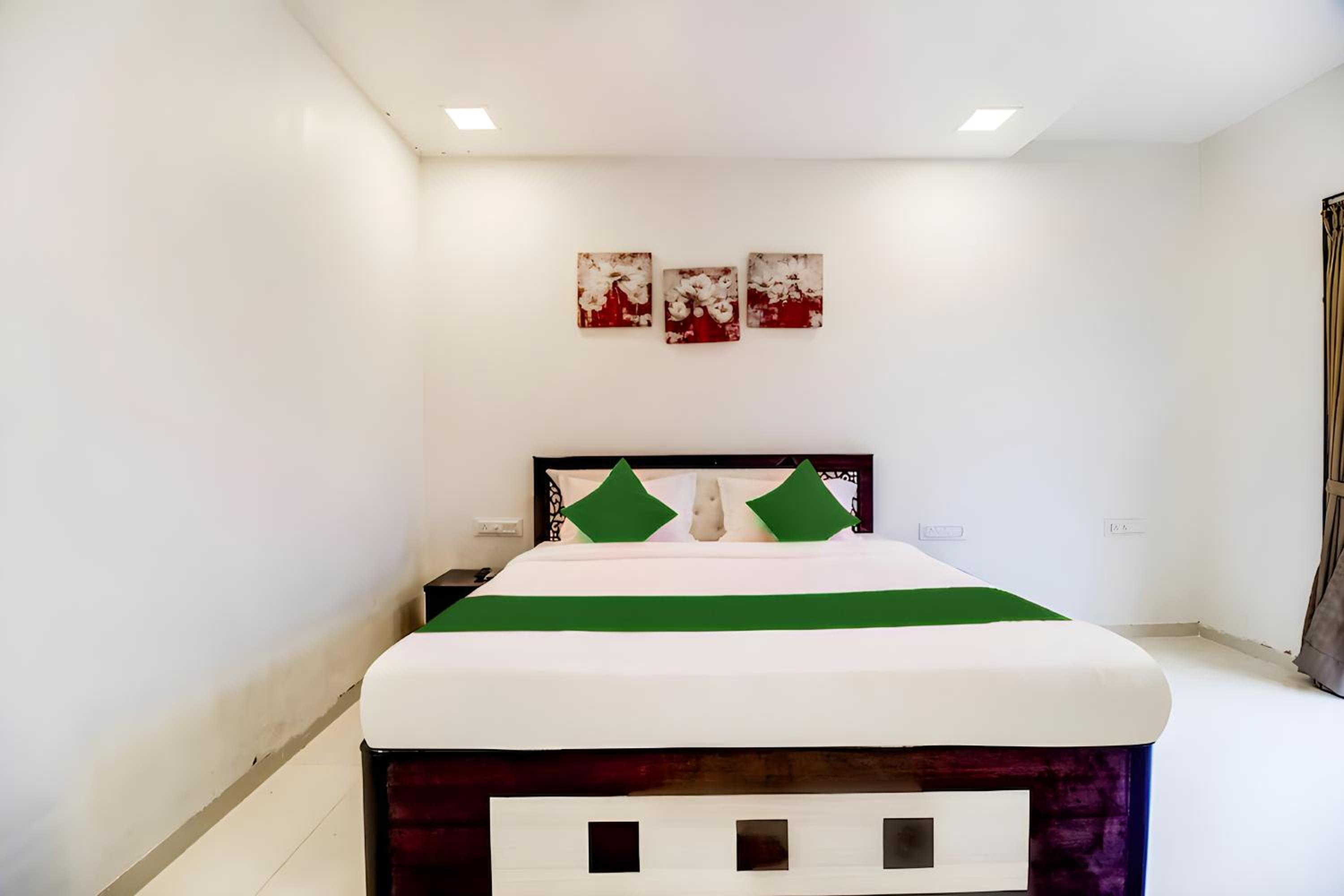 Deluxe Room - Photo 19