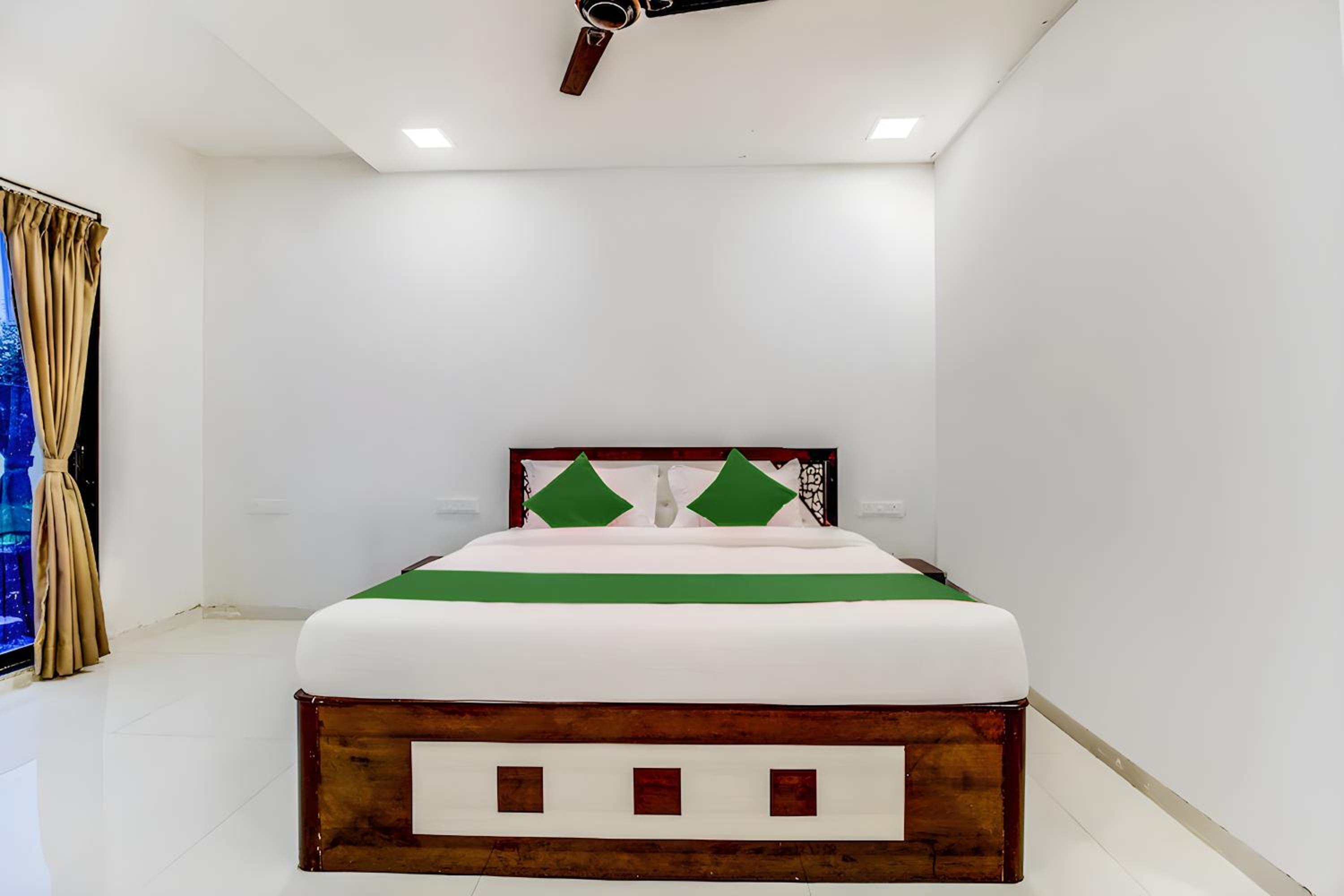 Deluxe Room - Photo 2