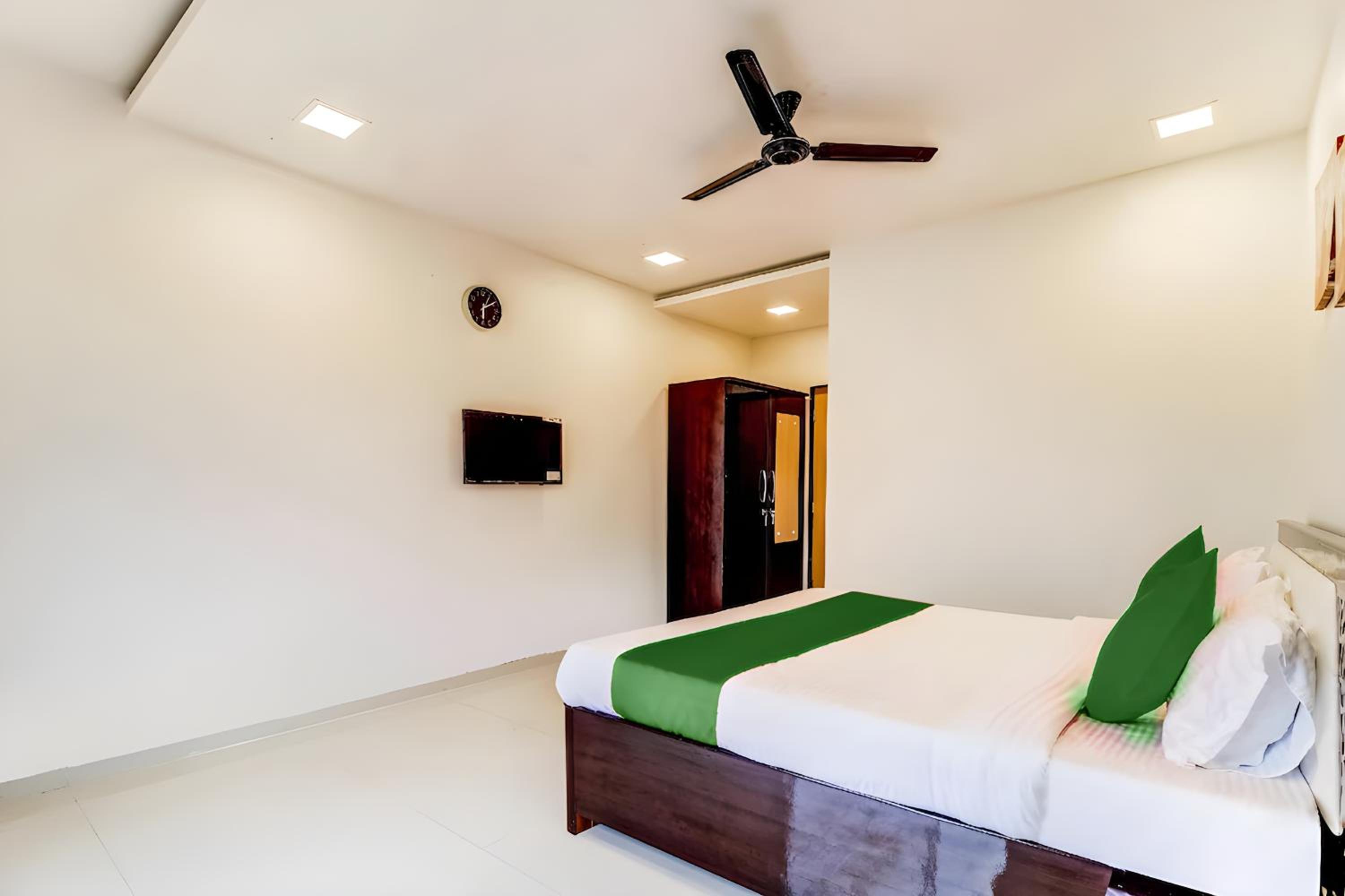 Deluxe Room - Photo 18