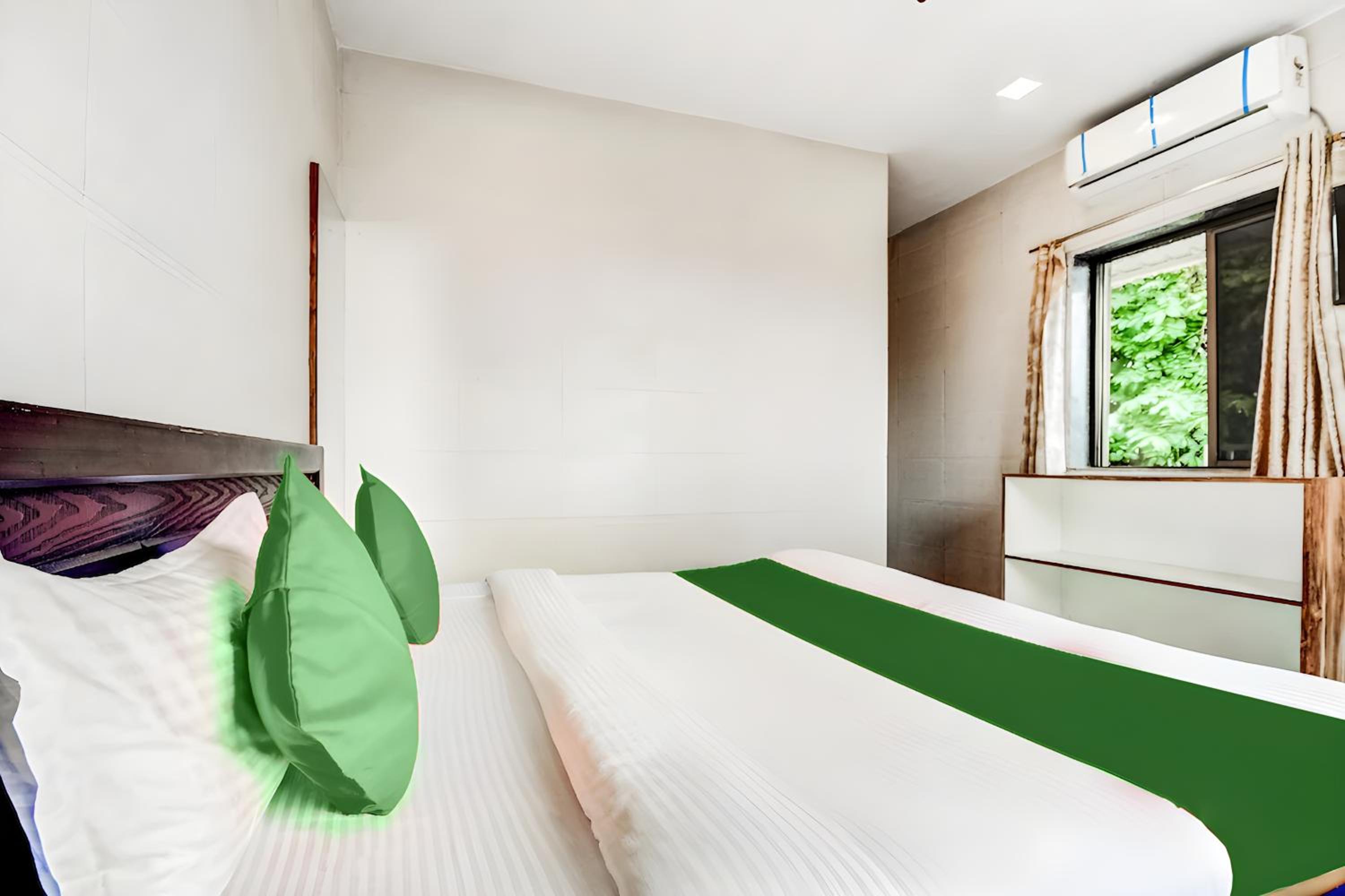 Deluxe Room - Photo 3