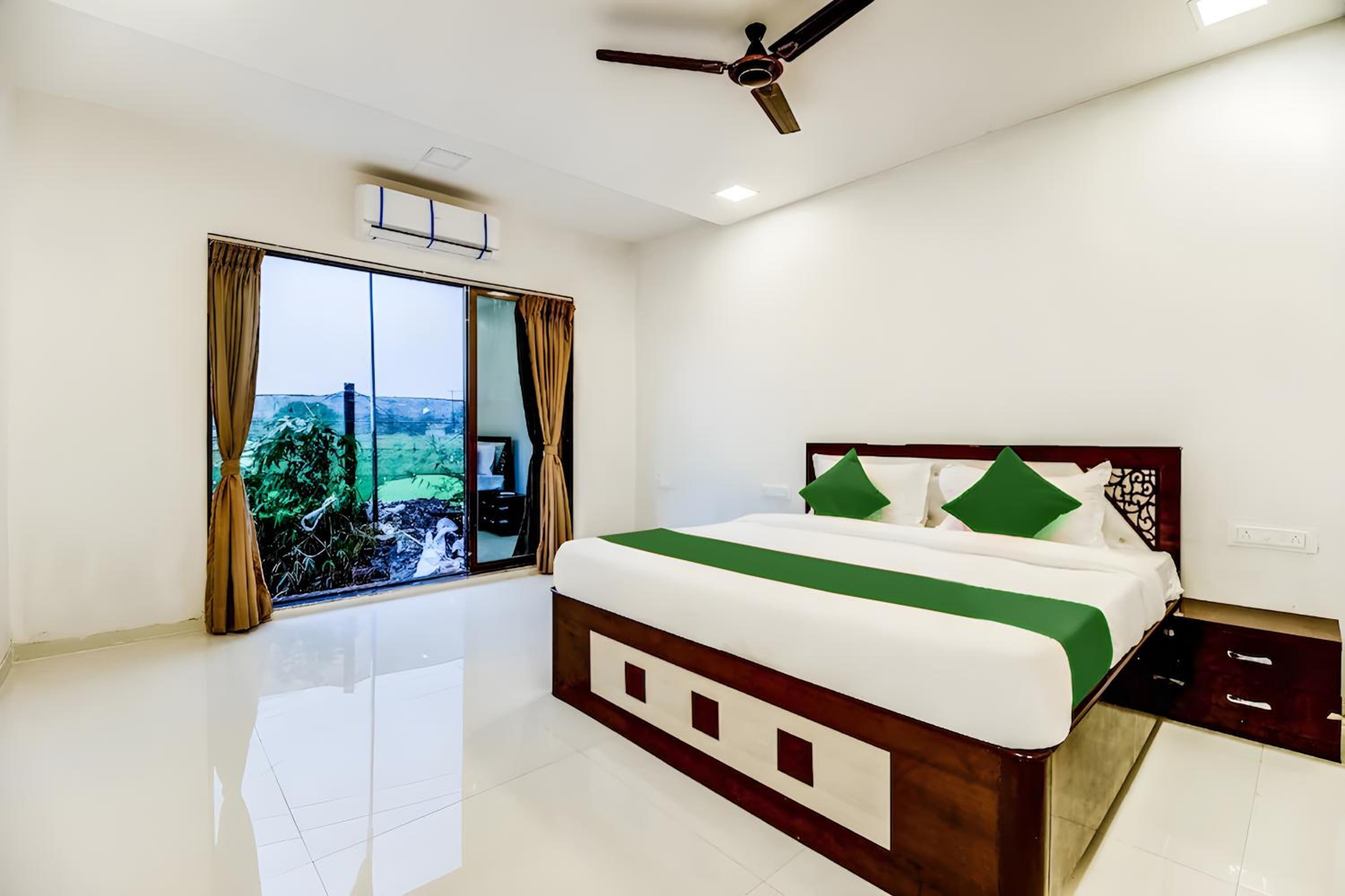 Deluxe Room - Photo 4