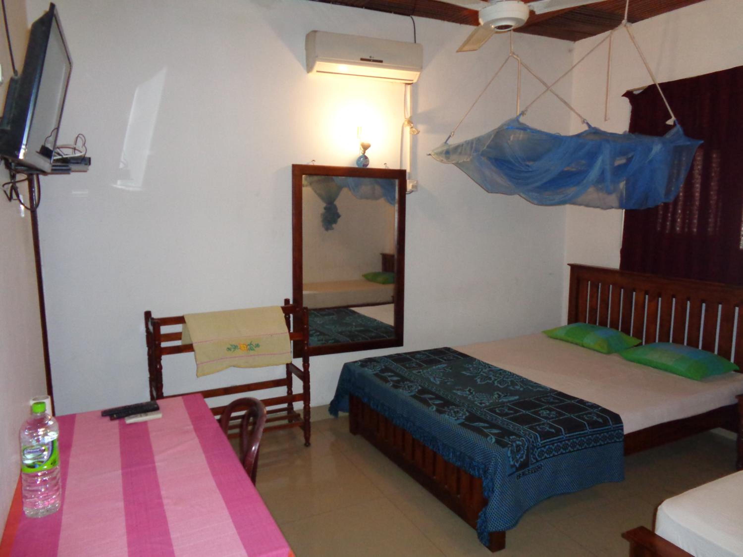 Family Room with Private Bathroom photo 2